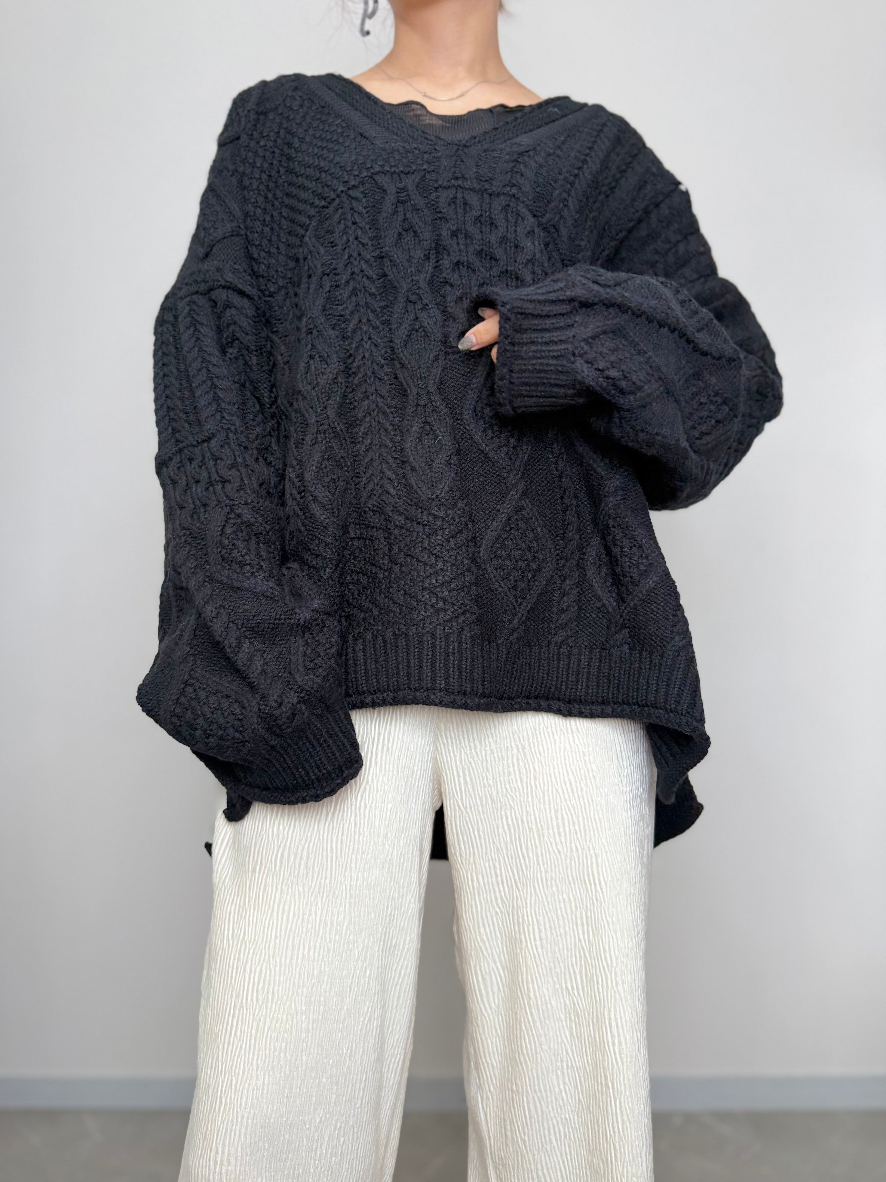 CABLE V NECK OVER KNIT