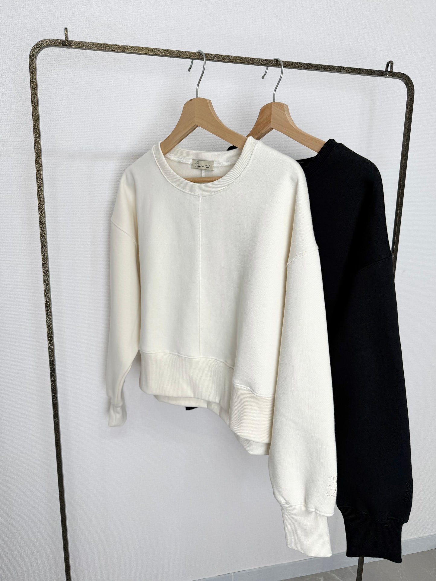 NEWI SILKY CURVE SWEAT