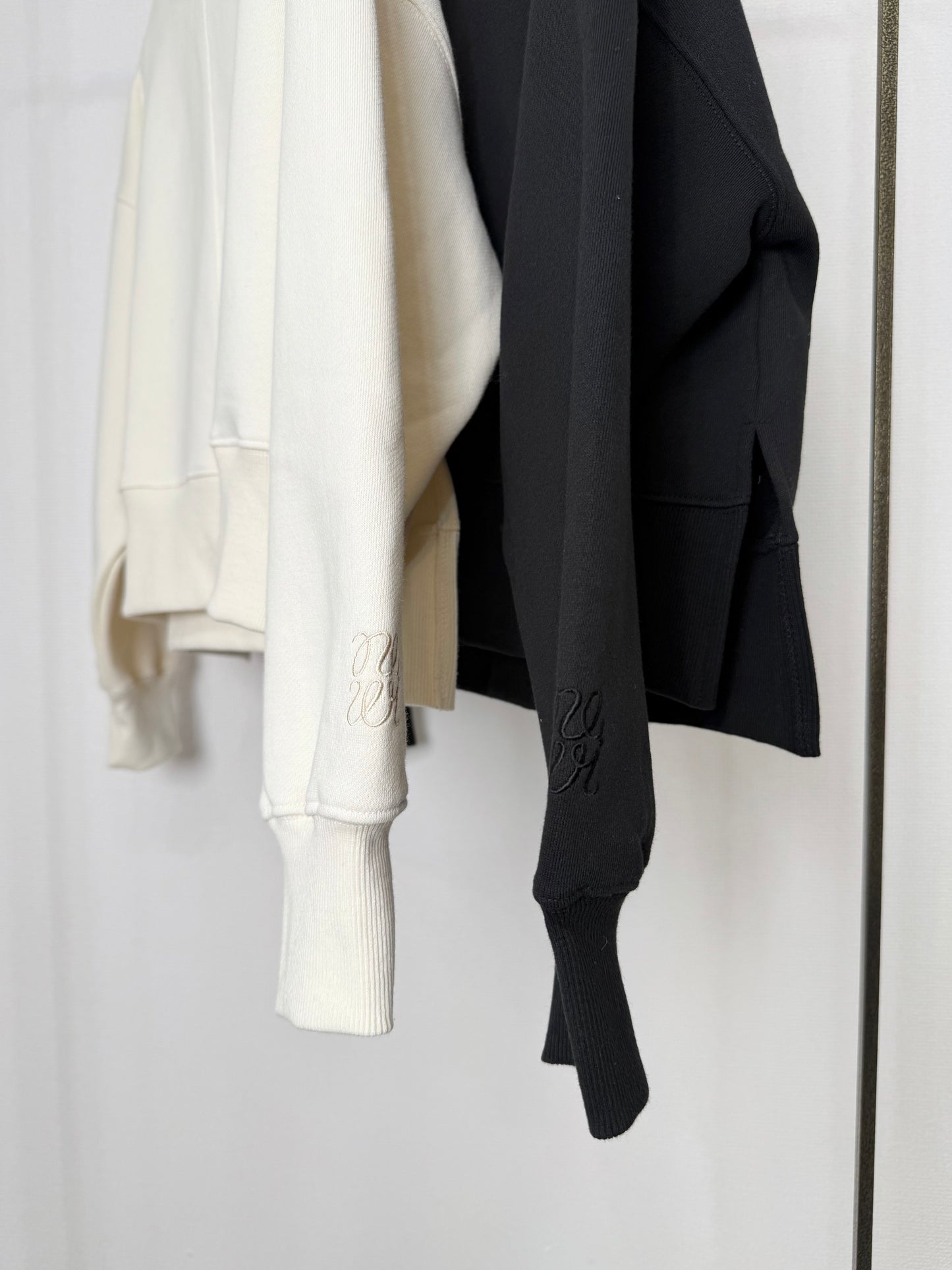 NEWI SILKY CURVE SWEAT