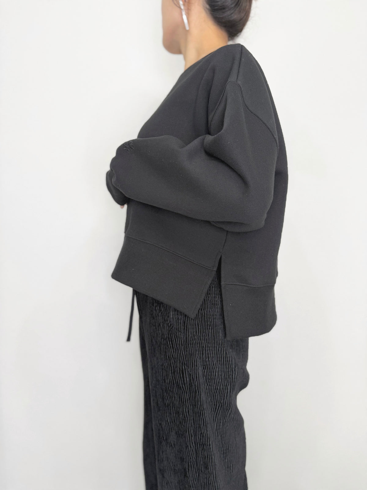 【10/23(金) 20:00〜 再販】NEWI SILKY CURVE SWEAT