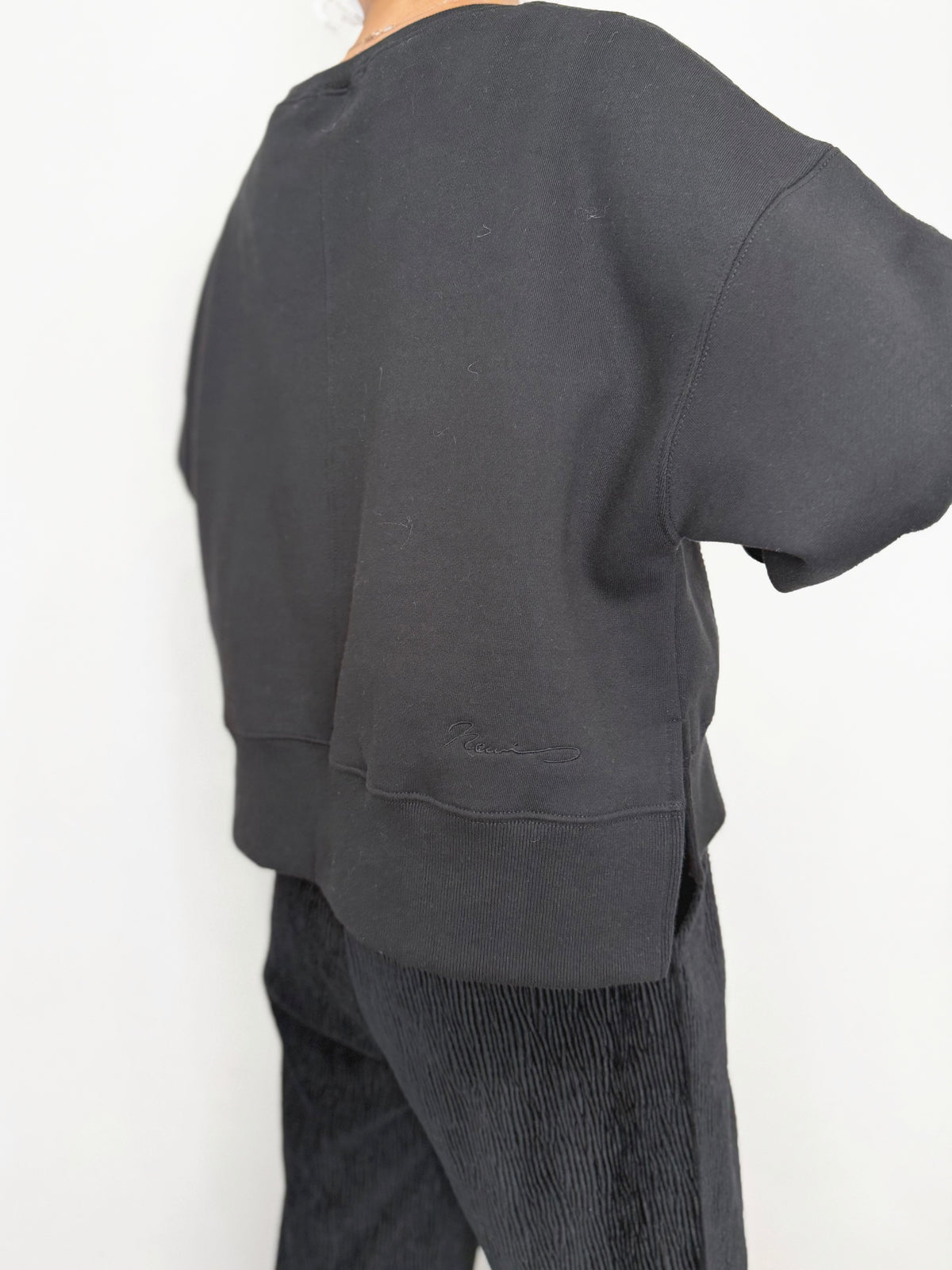 【10/23(金) 20:00〜 再販】NEWI SILKY CURVE SWEAT
