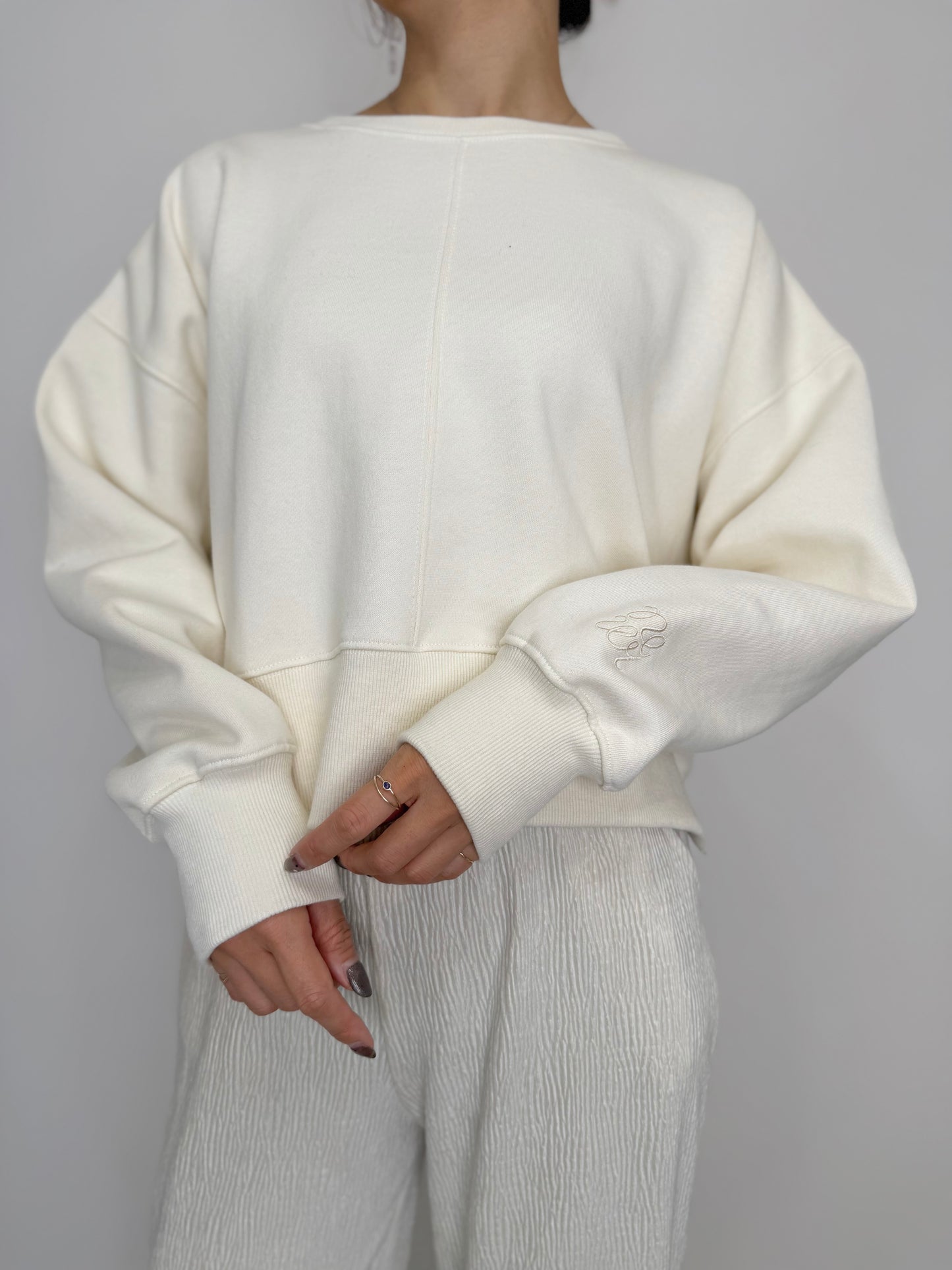 NEWI SILKY CURVE SWEAT