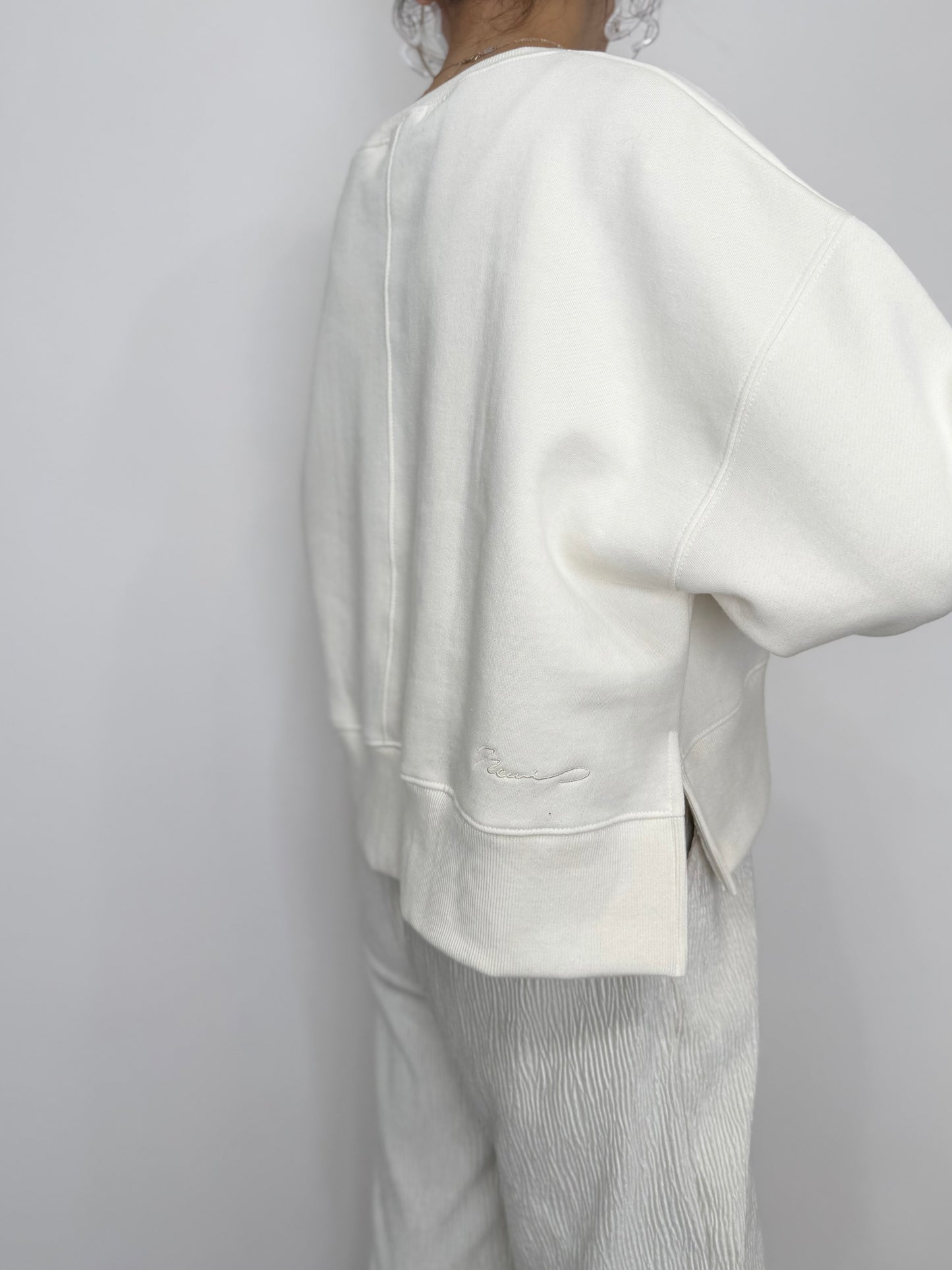 NEWI SILKY CURVE SWEAT