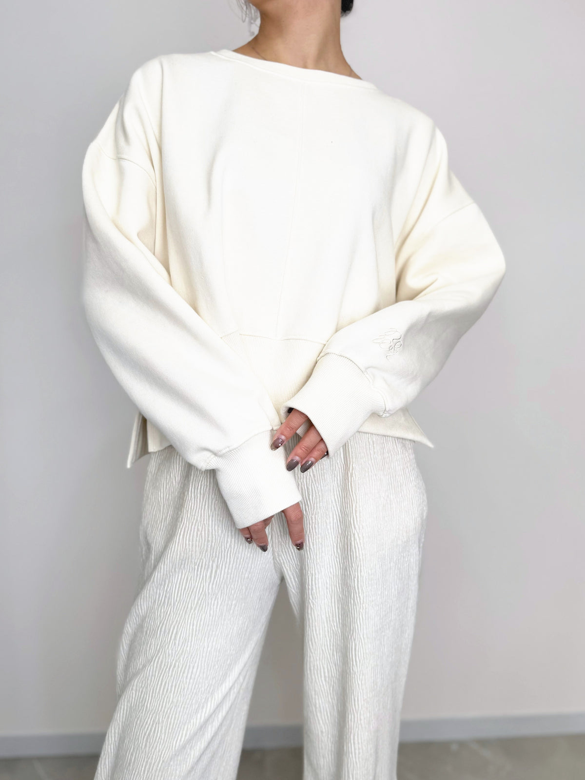 【10/23(金) 20:00〜 再販】NEWI SILKY CURVE SWEAT