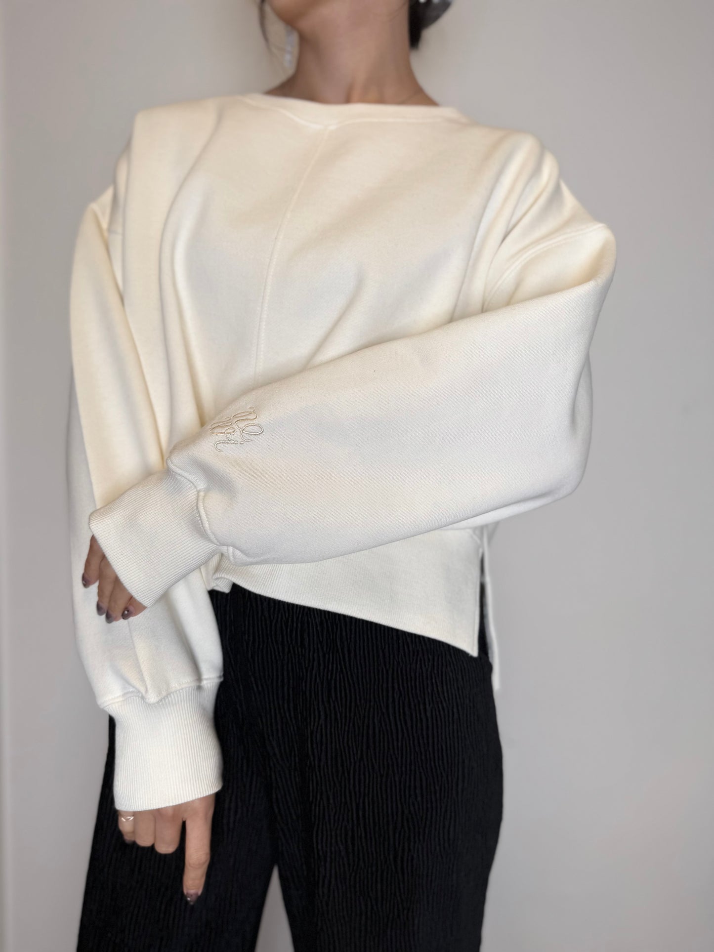 NEWI SILKY CURVE SWEAT