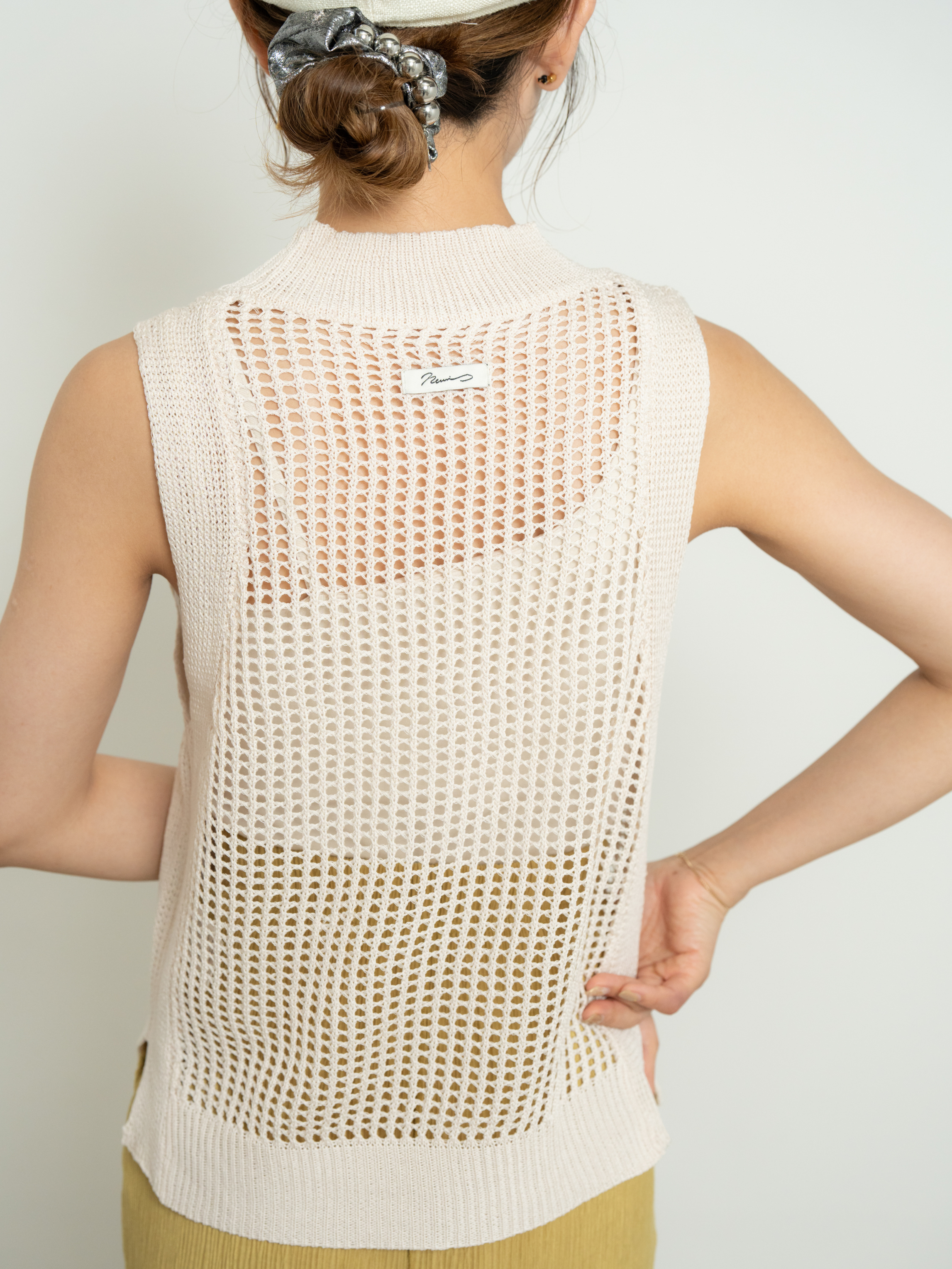 SLEEVELESS MESH KNIT TOP