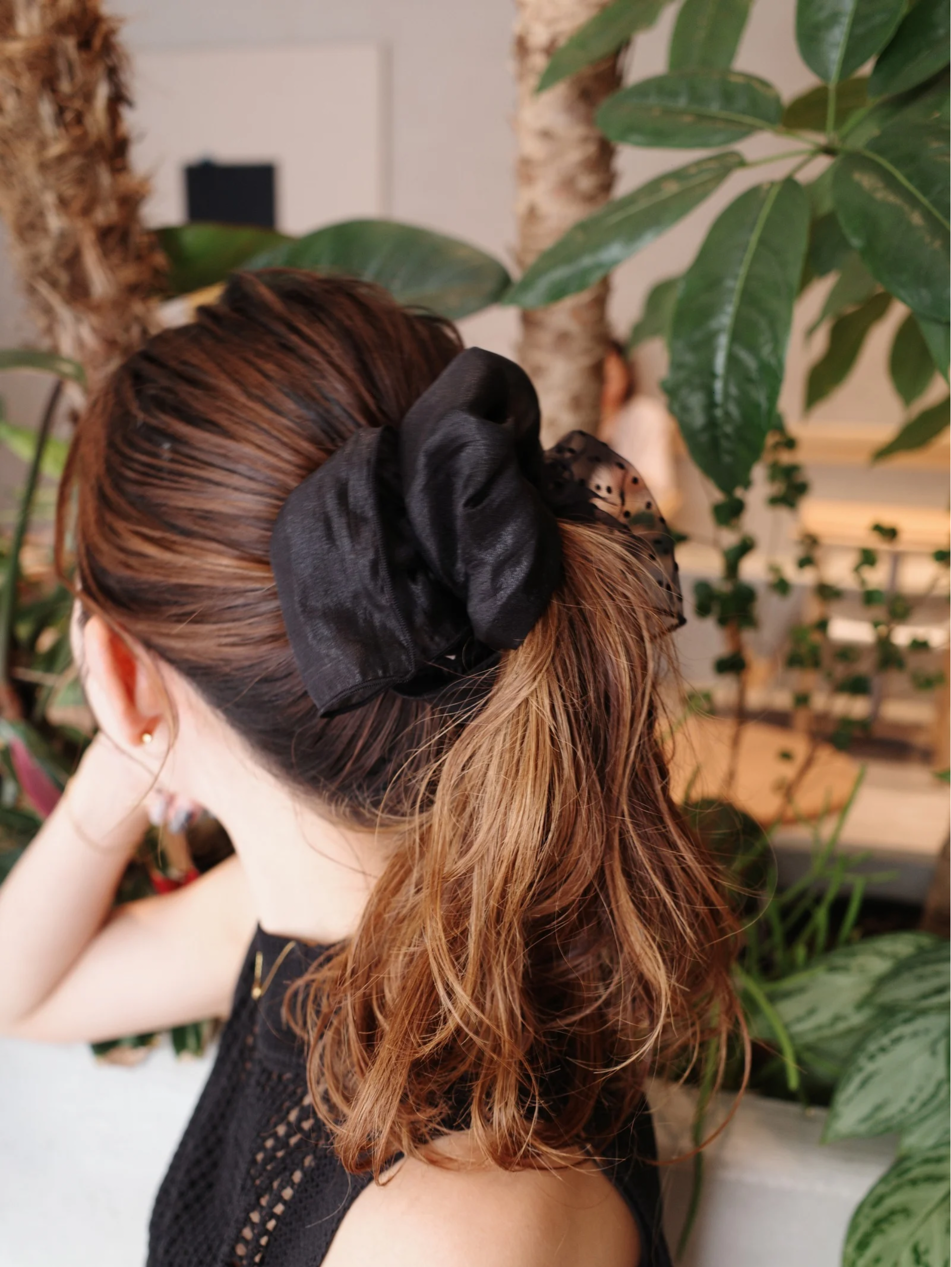 SHEER DOT SCRUNCHIE