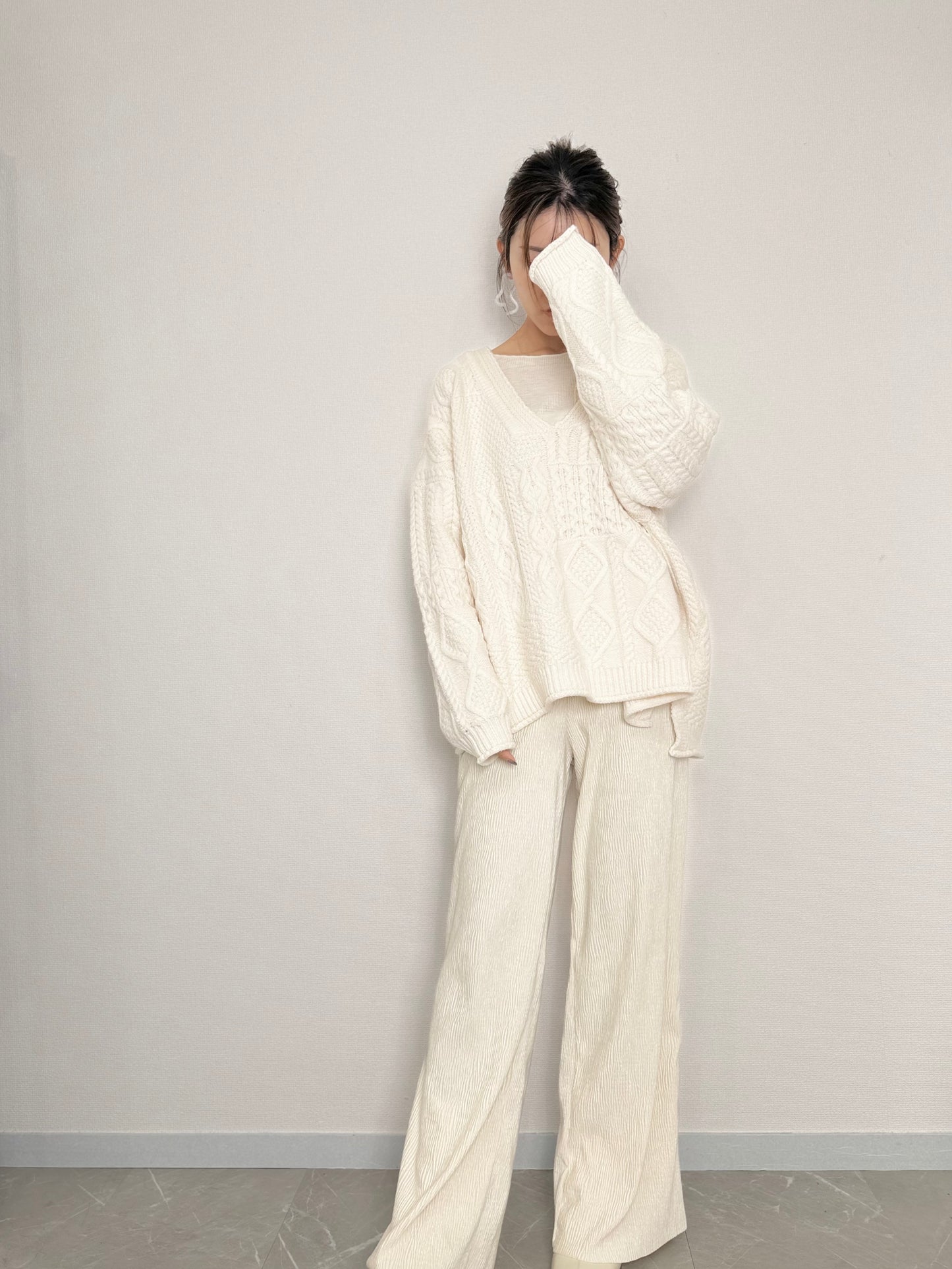 【NEW】ケーブルVネックオーバーニット