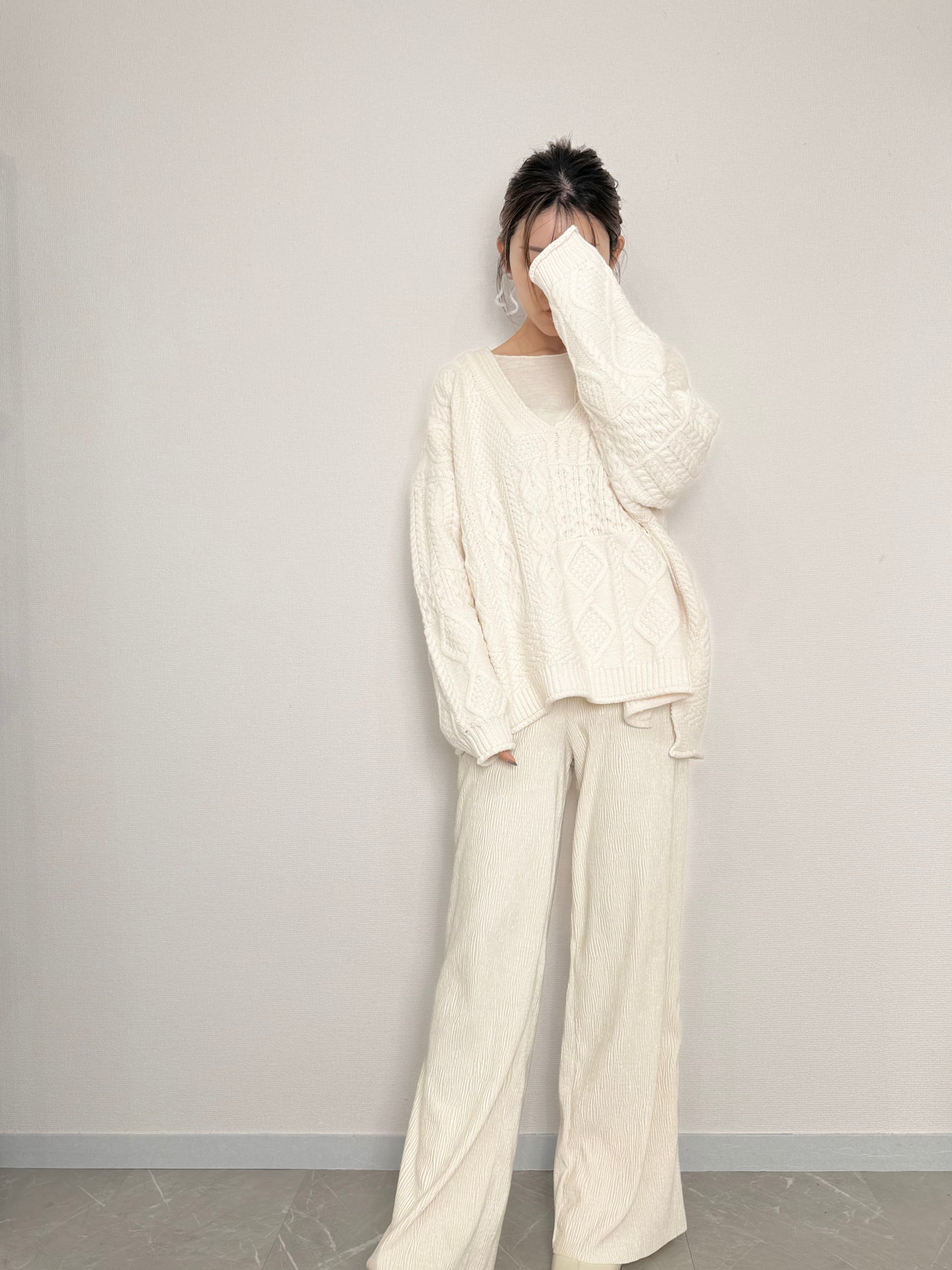 CABLE V NECK OVER KNIT