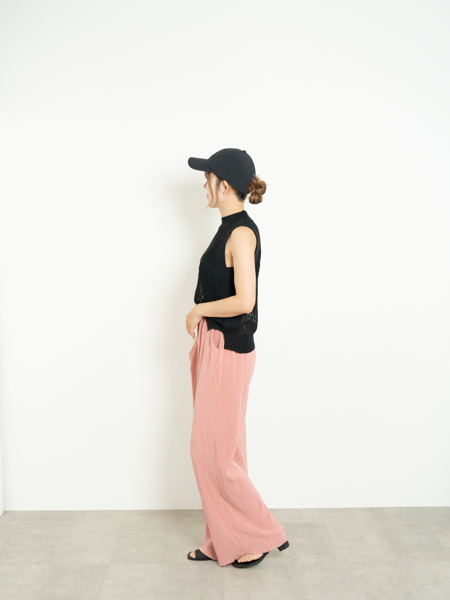 SLEEVELESS MESH KNIT TOP