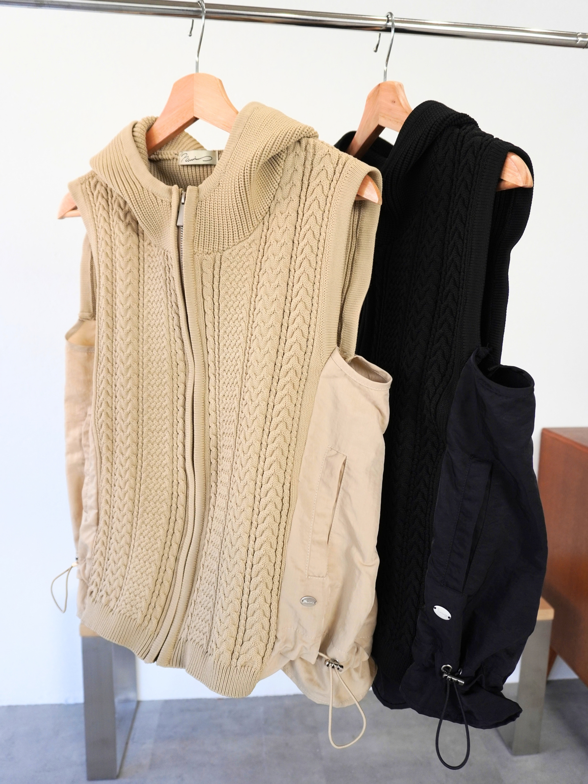 KNIT DOCKING HOODIE VEST【9/25(金)〜 販売】