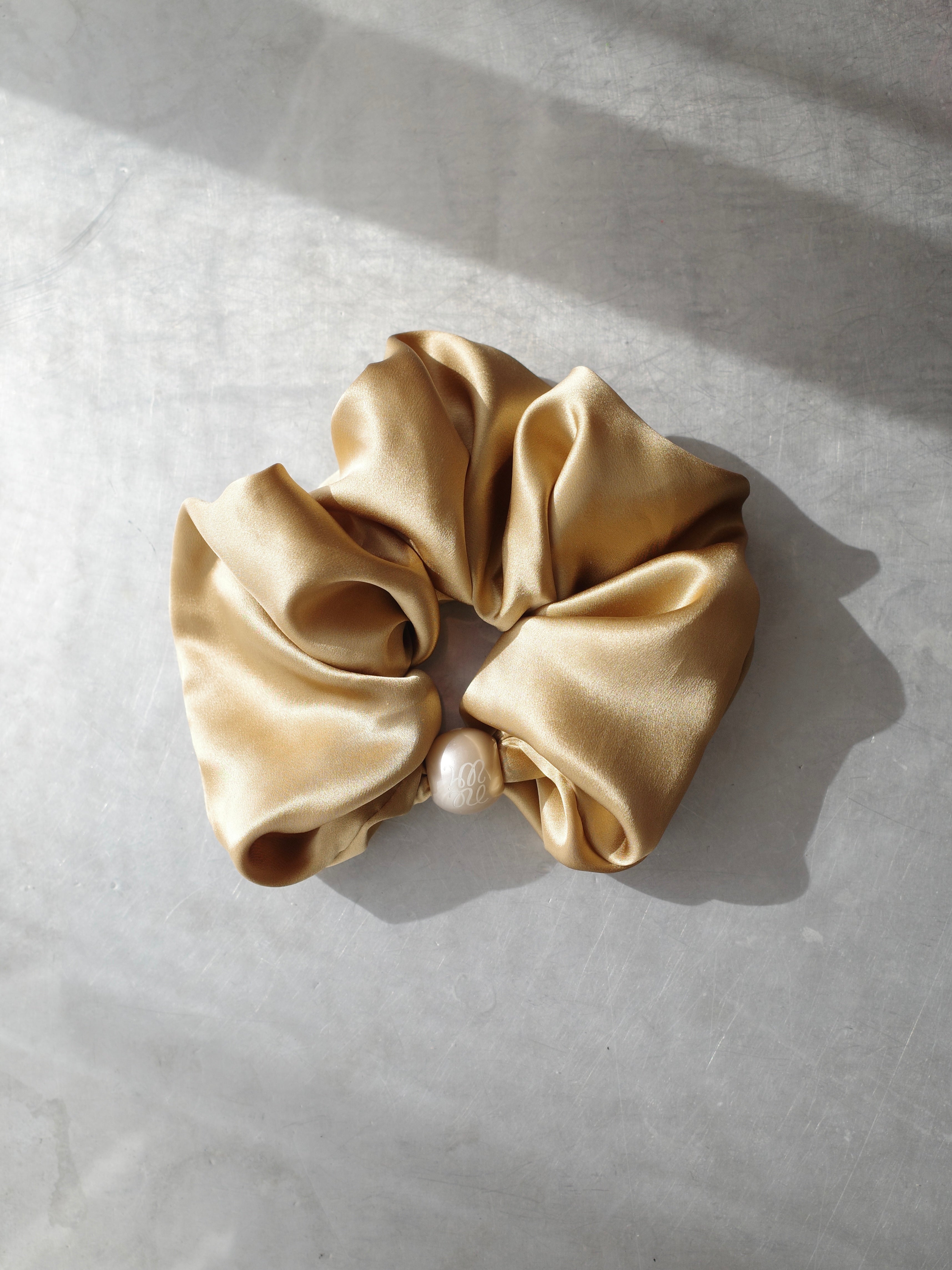 NEWI SILK PEARL SCRUNCHIE 〈CLASSIC〉
