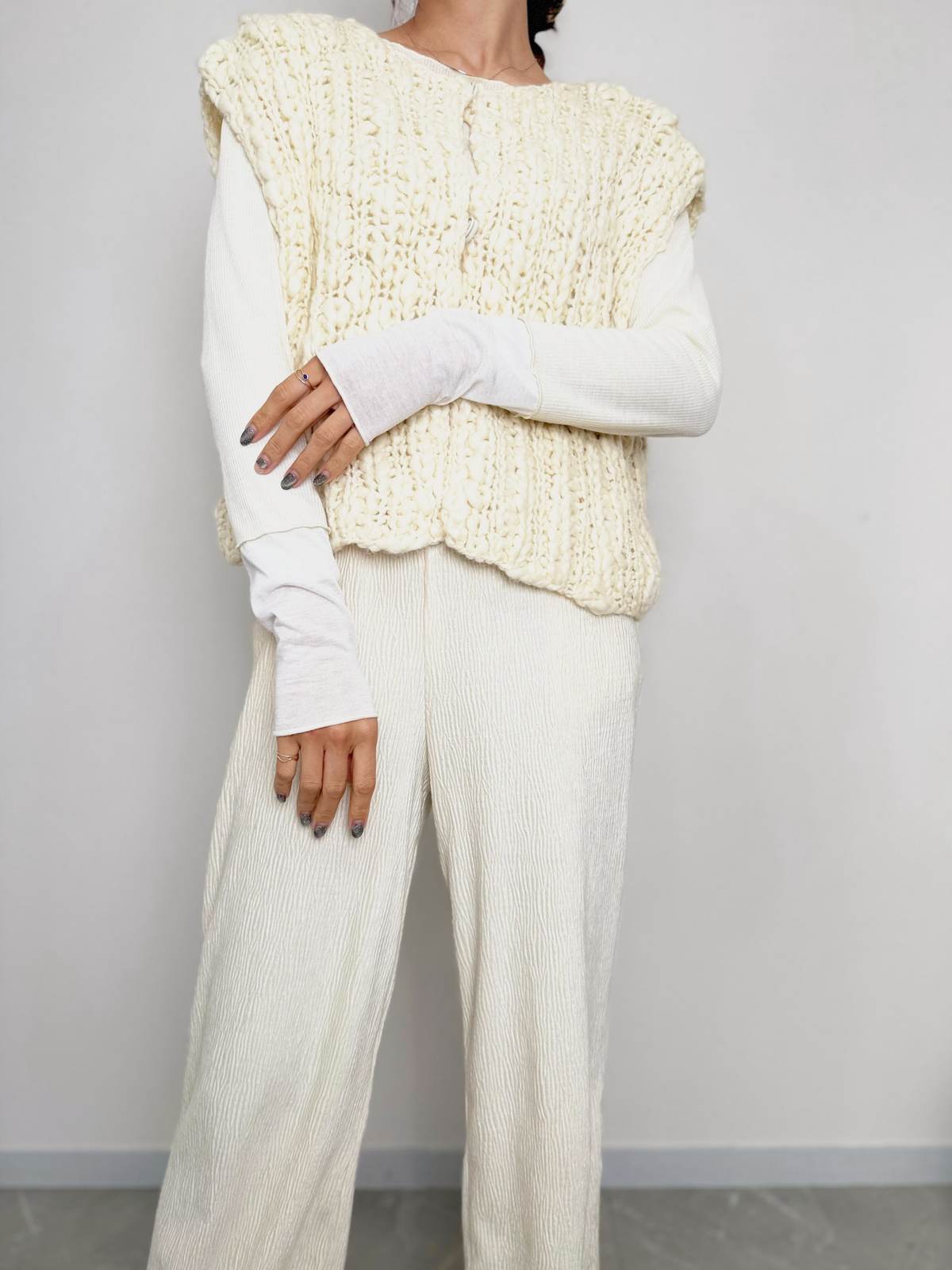 【10/23(金) 20:00〜 再販】HAND KNIT VEST