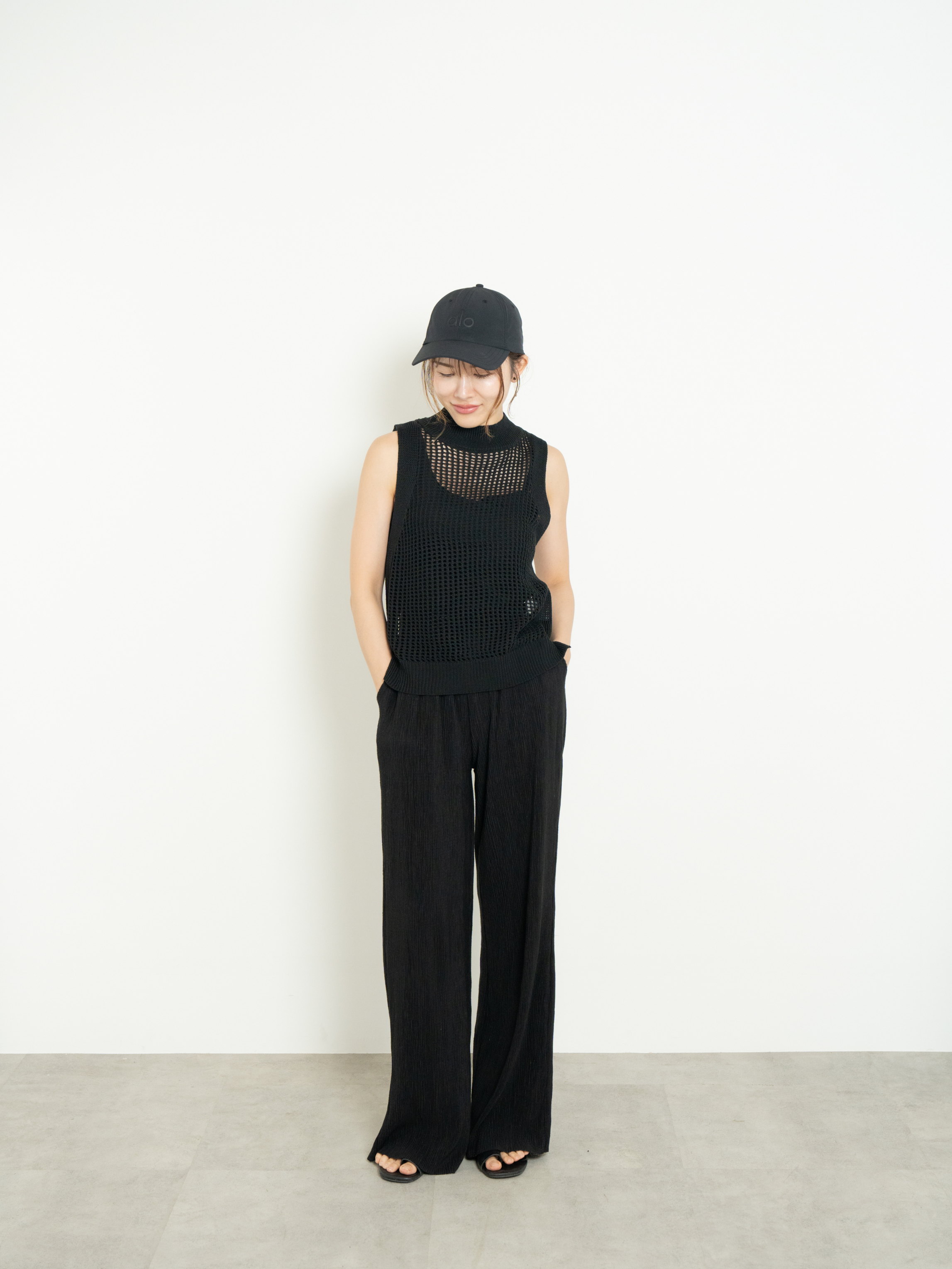 LIGHT TEXTURE STRAIGHT PANTS