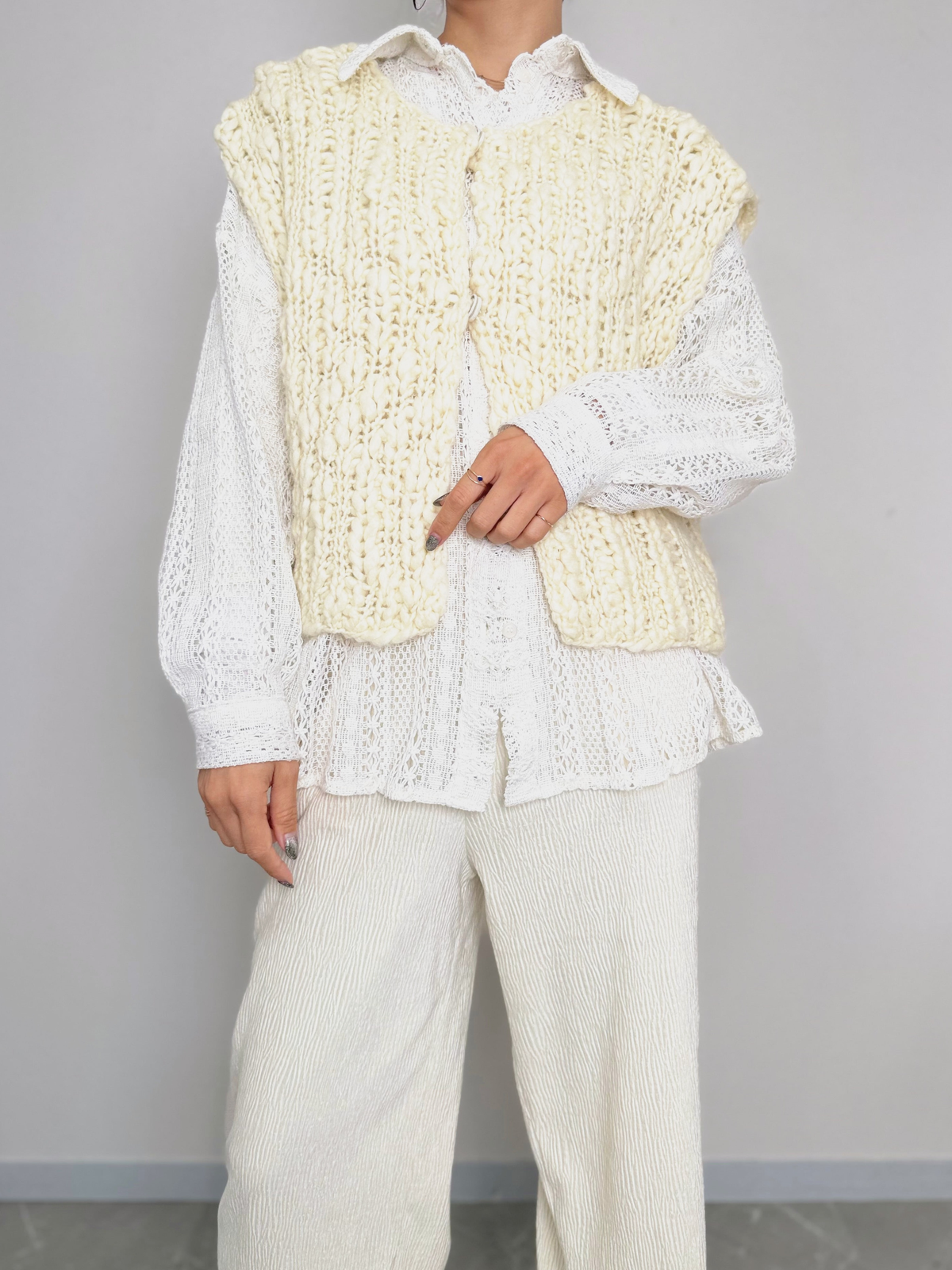 【10/23(金) 20:00〜 再販】HAND KNIT VEST