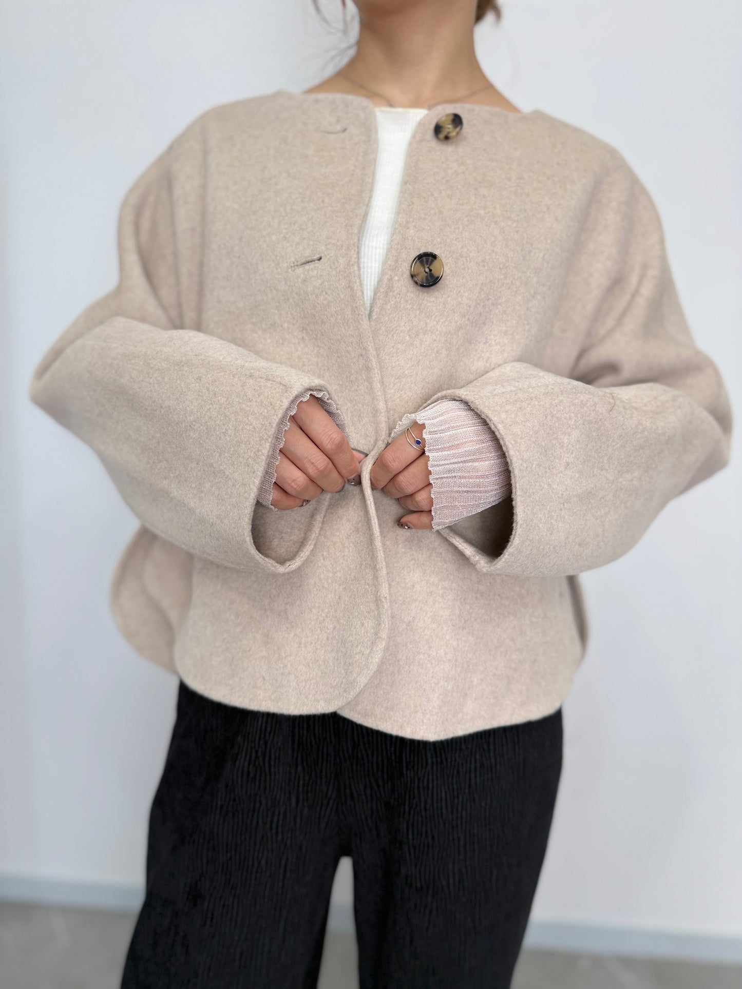 ROUND SHORT WOOL COAT