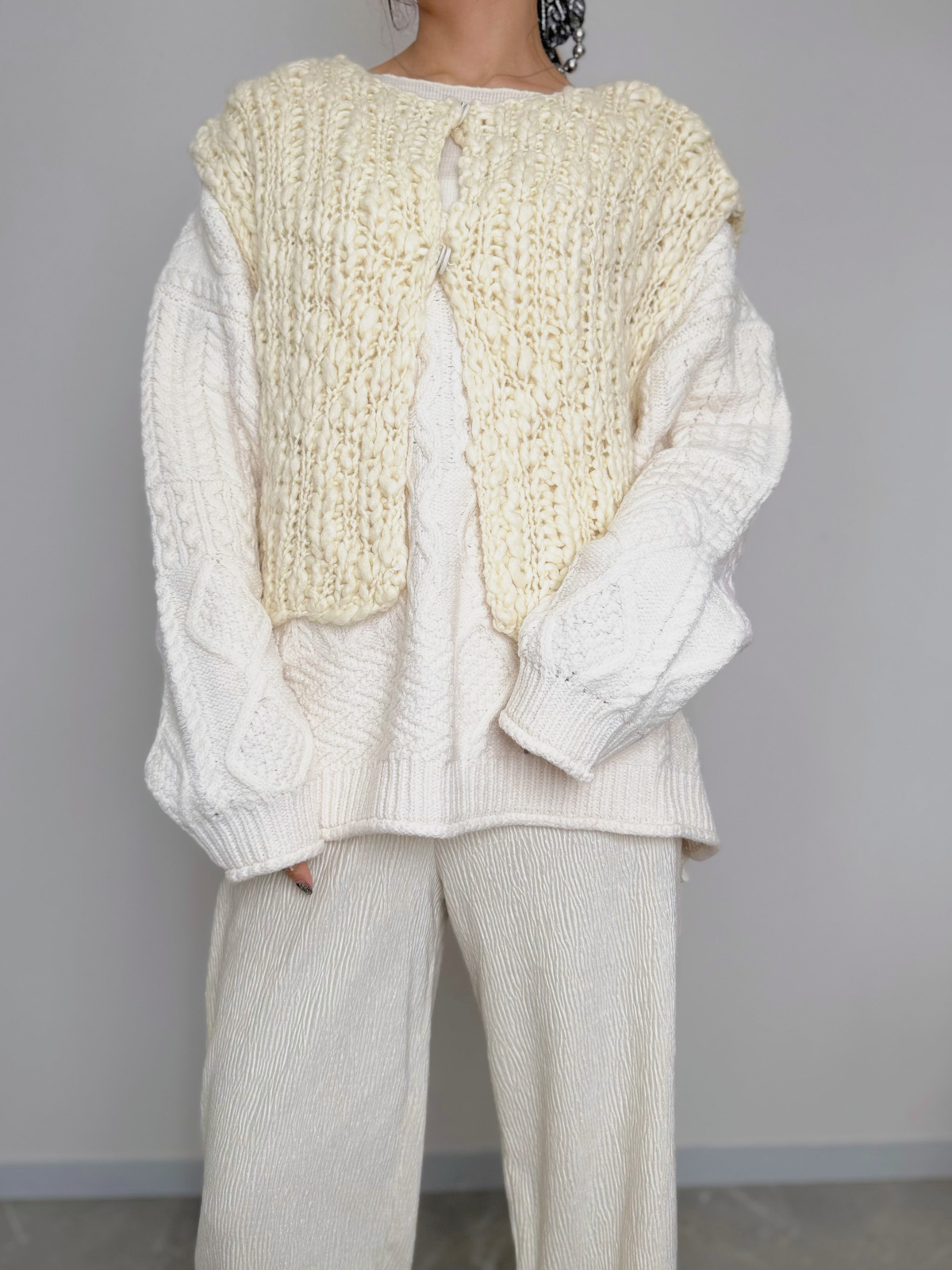 【10/23(金) 20:00〜 再販】HAND KNIT VEST