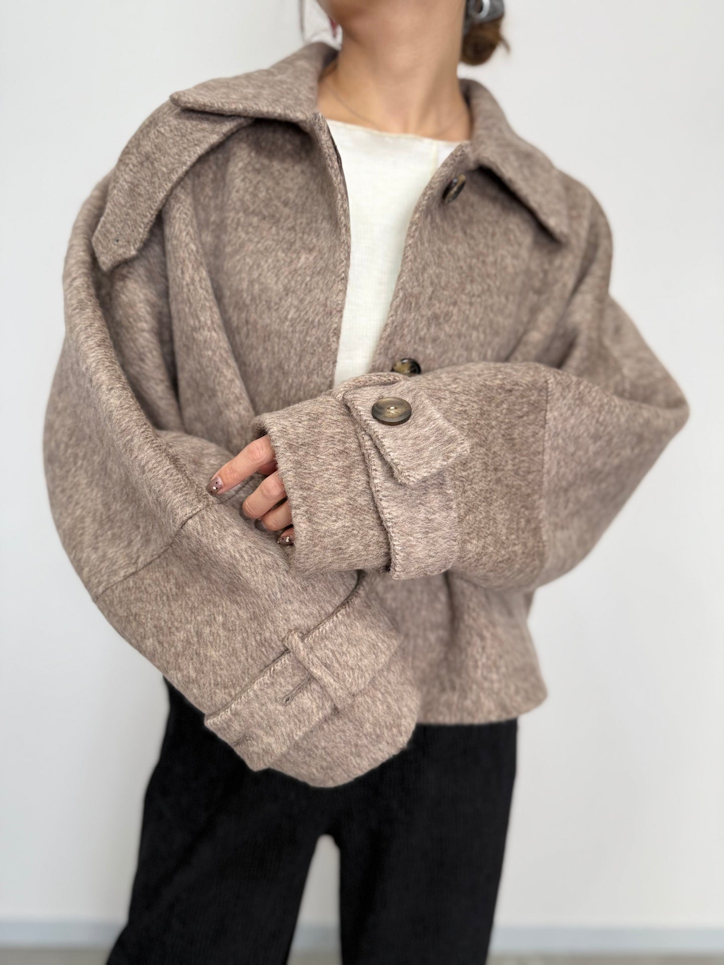 TAILORED WOOL SHORT COAT