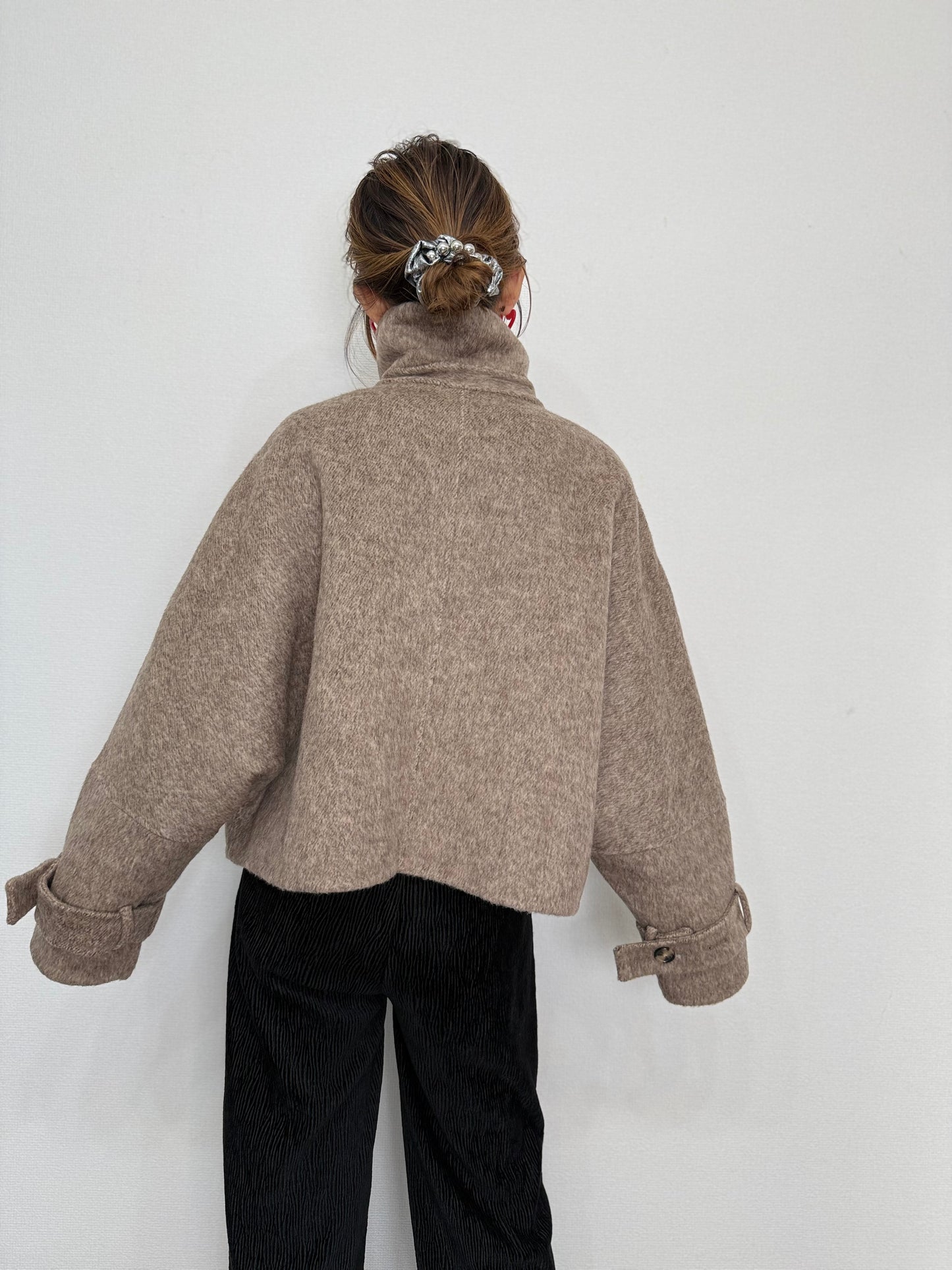 TAILORED WOOL SHORT COAT