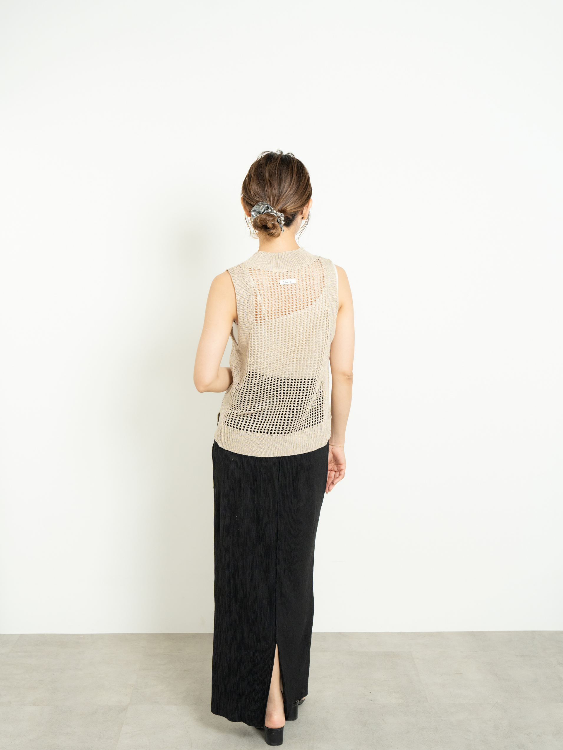 SLEEVELESS MESH KNIT TOP