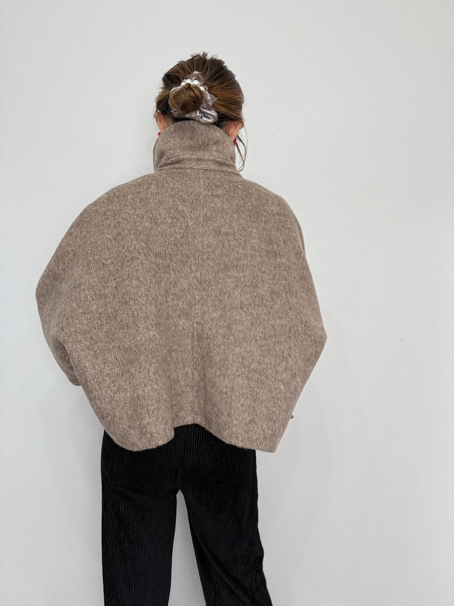 TAILORED WOOL SHORT COAT