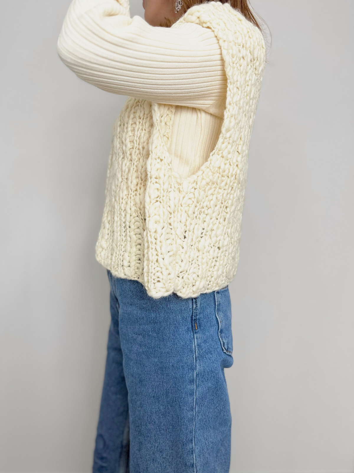 【10/23(金) 20:00〜 再販】HAND KNIT VEST