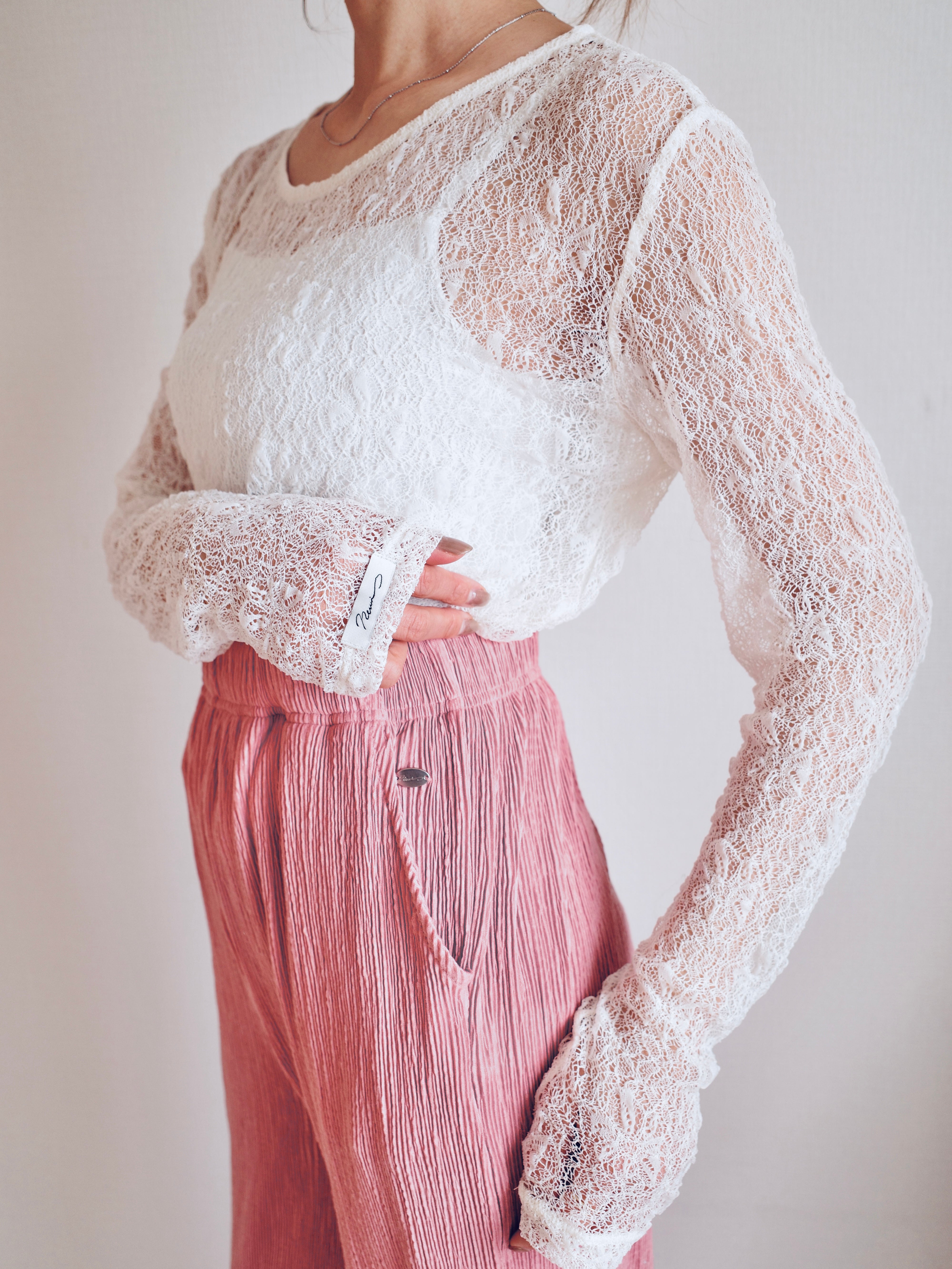 STRETCH LACE FIT TOP