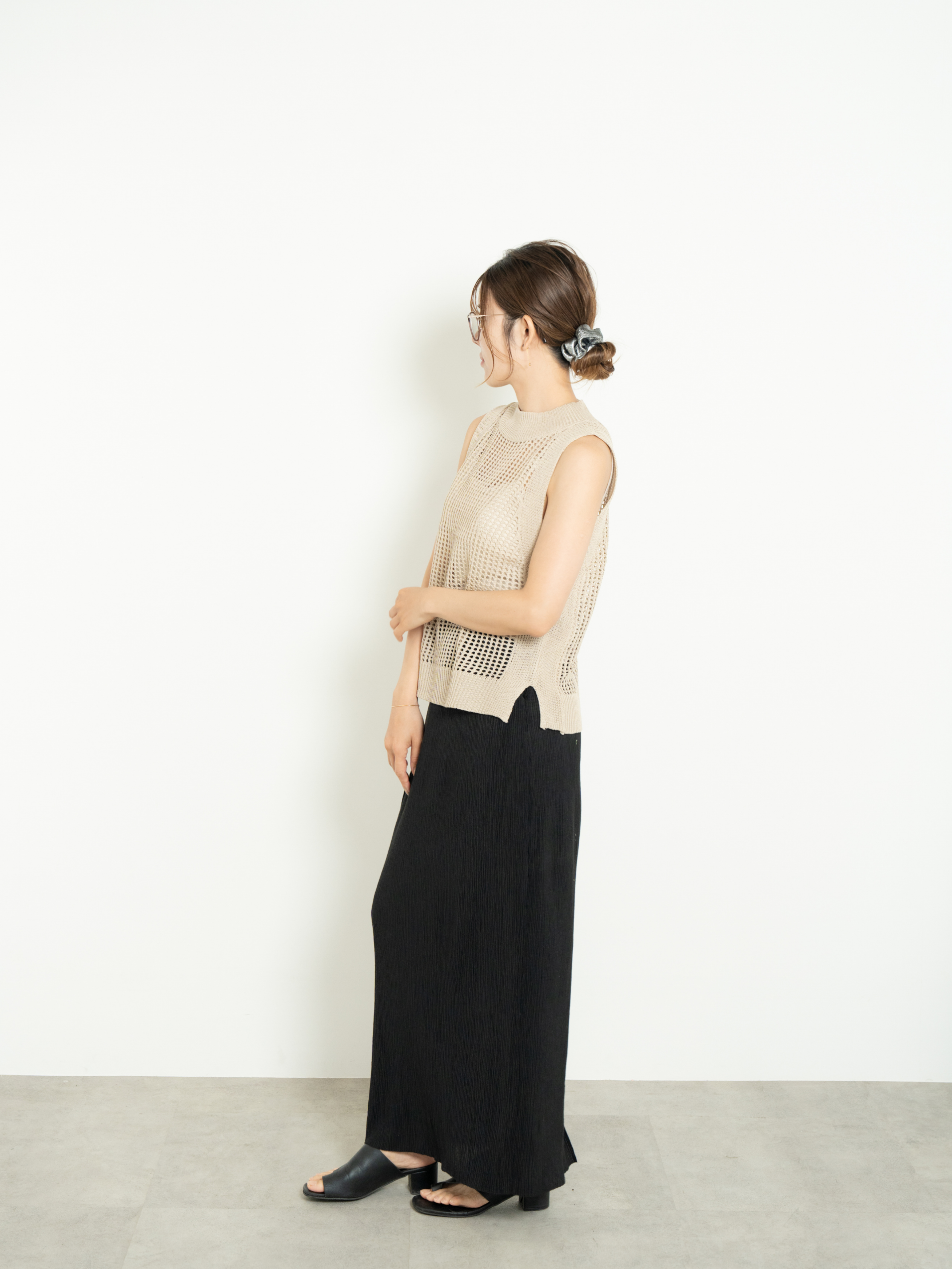 SLEEVELESS MESH KNIT TOP