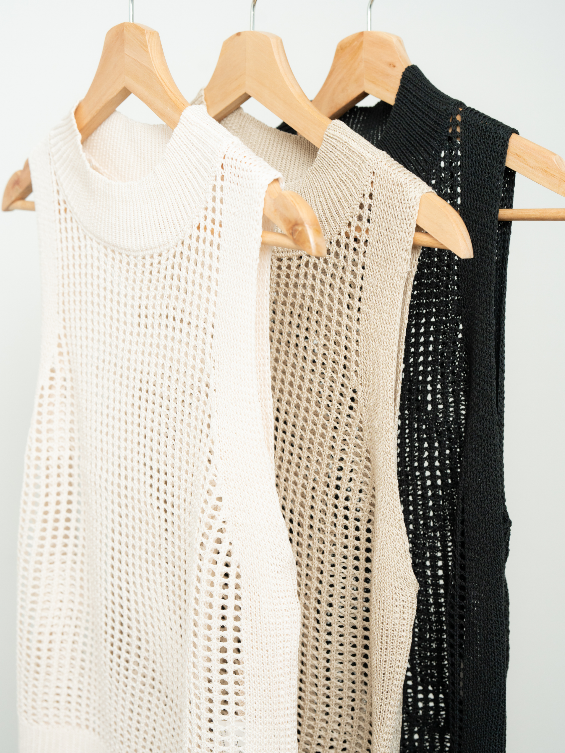 【3-SET】SOFT FIT ASYMMETRY BRA TOP + SLEEVELESS MESH KNIT TOP +  LIGHT TEXTURE STRAIGHT PANTS
