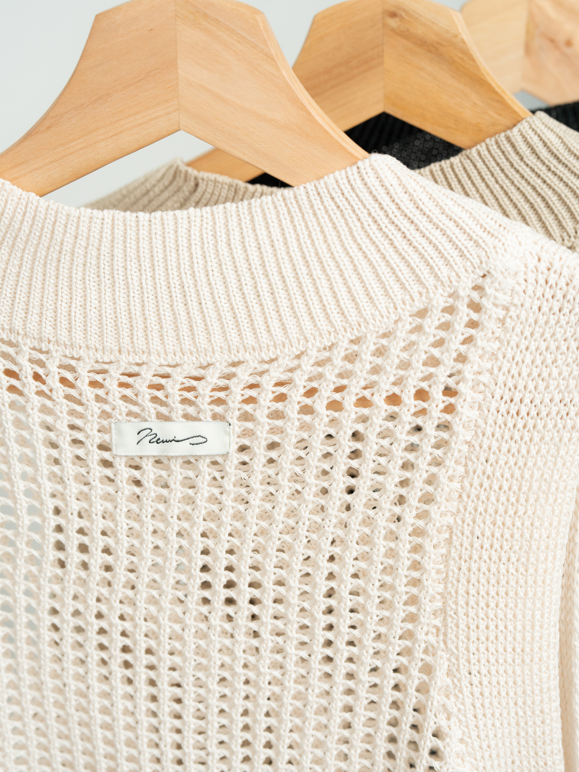 SLEEVELESS MESH KNIT TOP