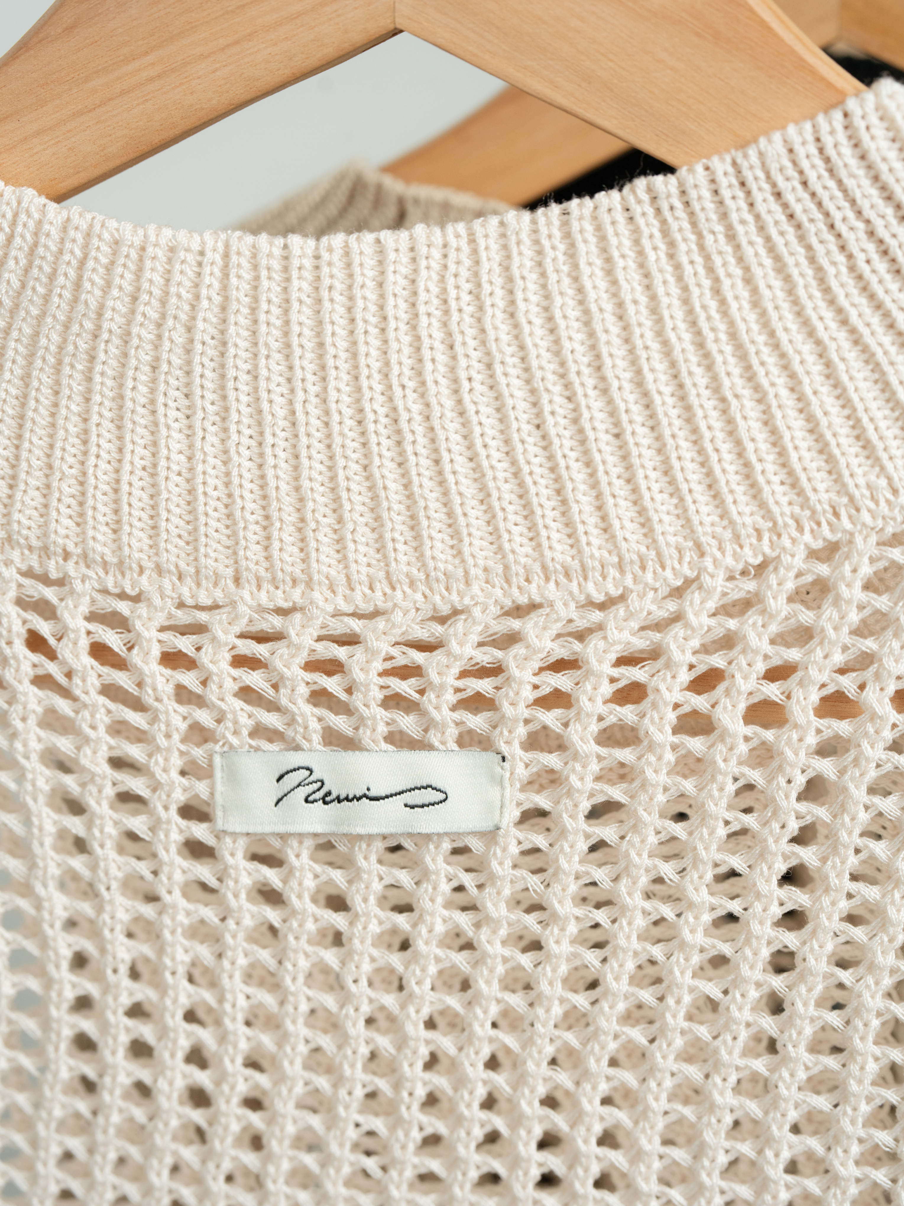 SLEEVELESS MESH KNIT TOP