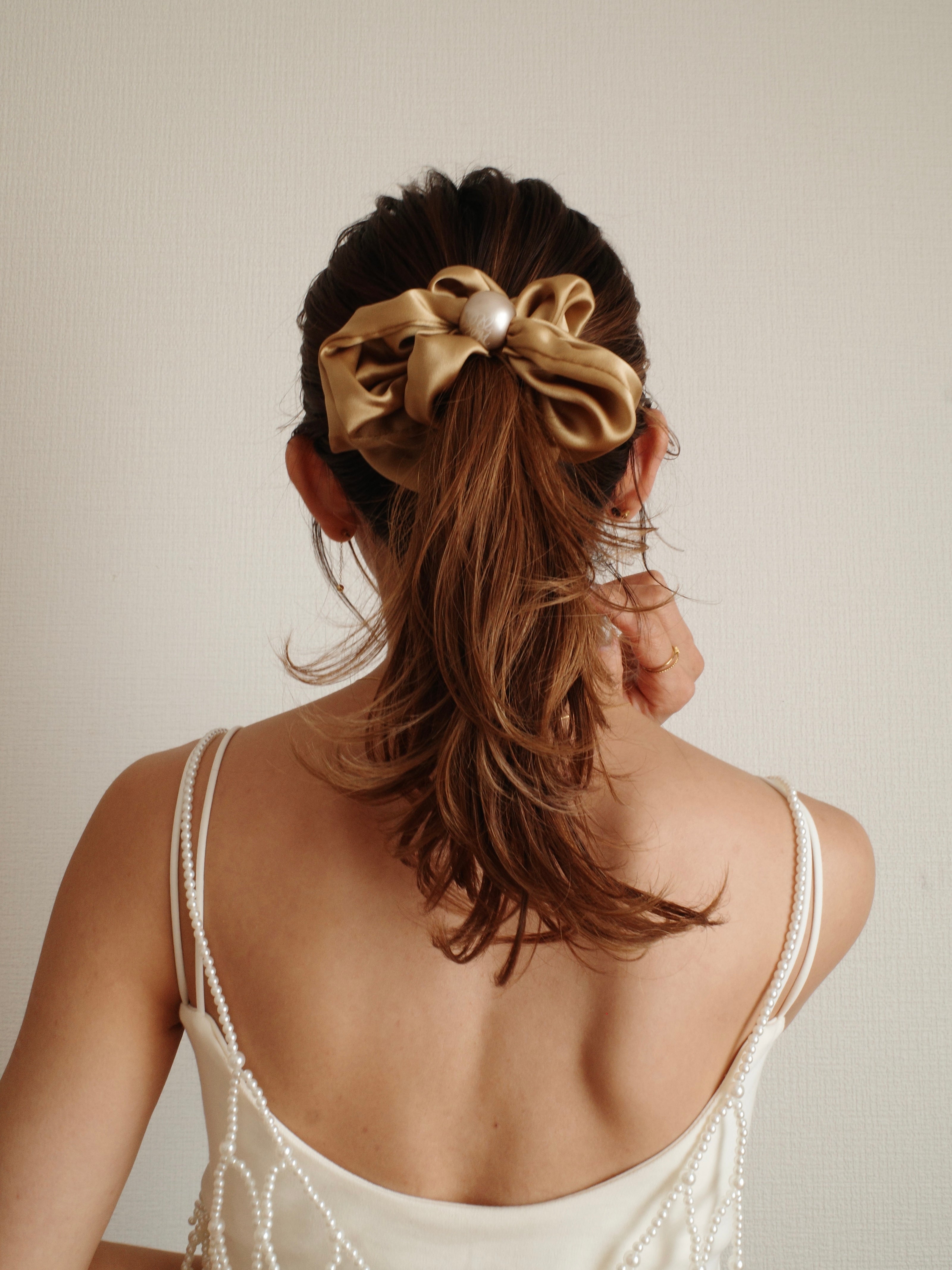 NEWI SILK PEARL SCRUNCHIE 〈CLASSIC〉
