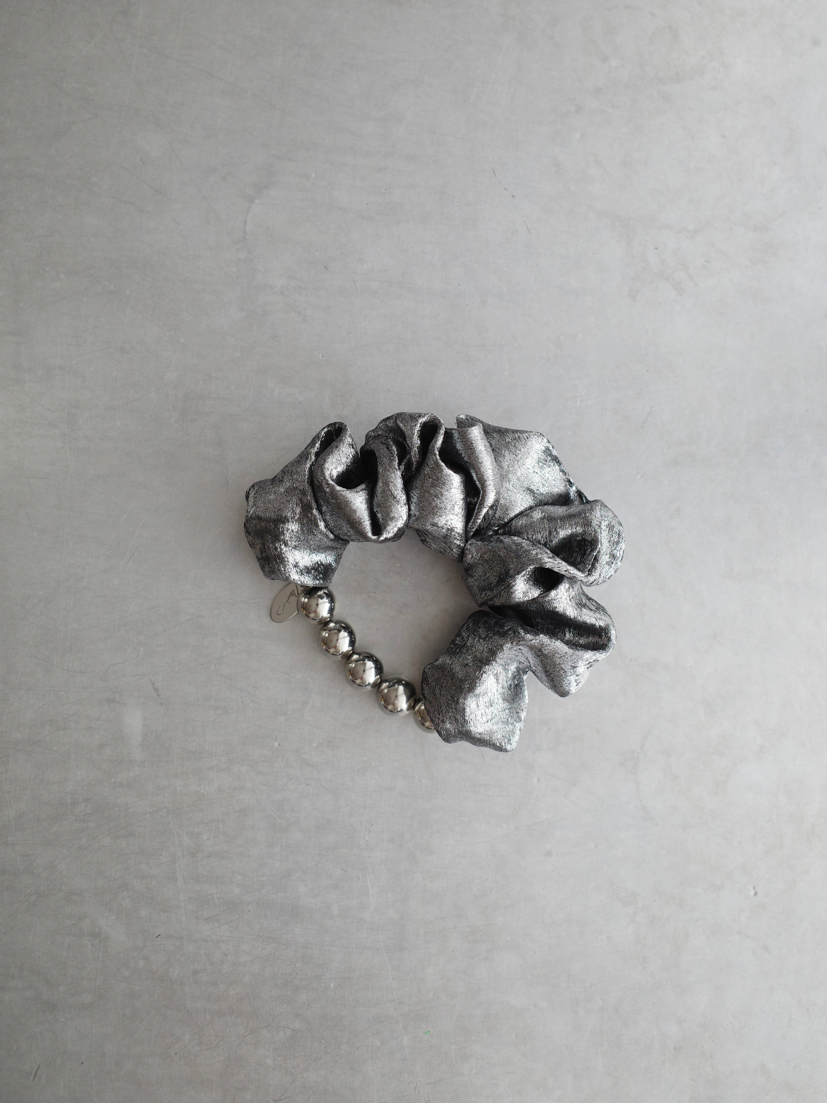 5 PEARL SCRUNCHIE