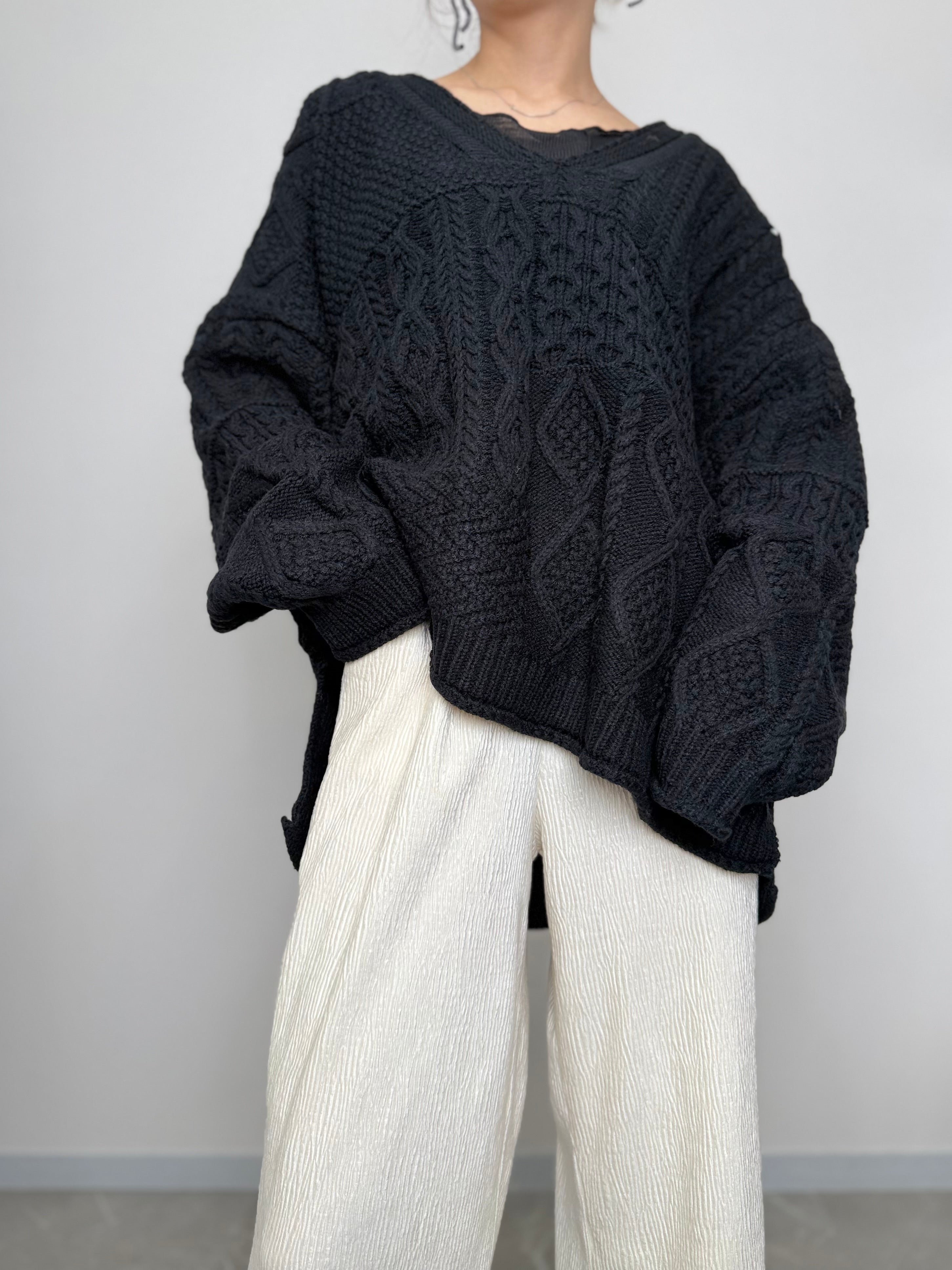 CABLE V NECK OVER KNIT