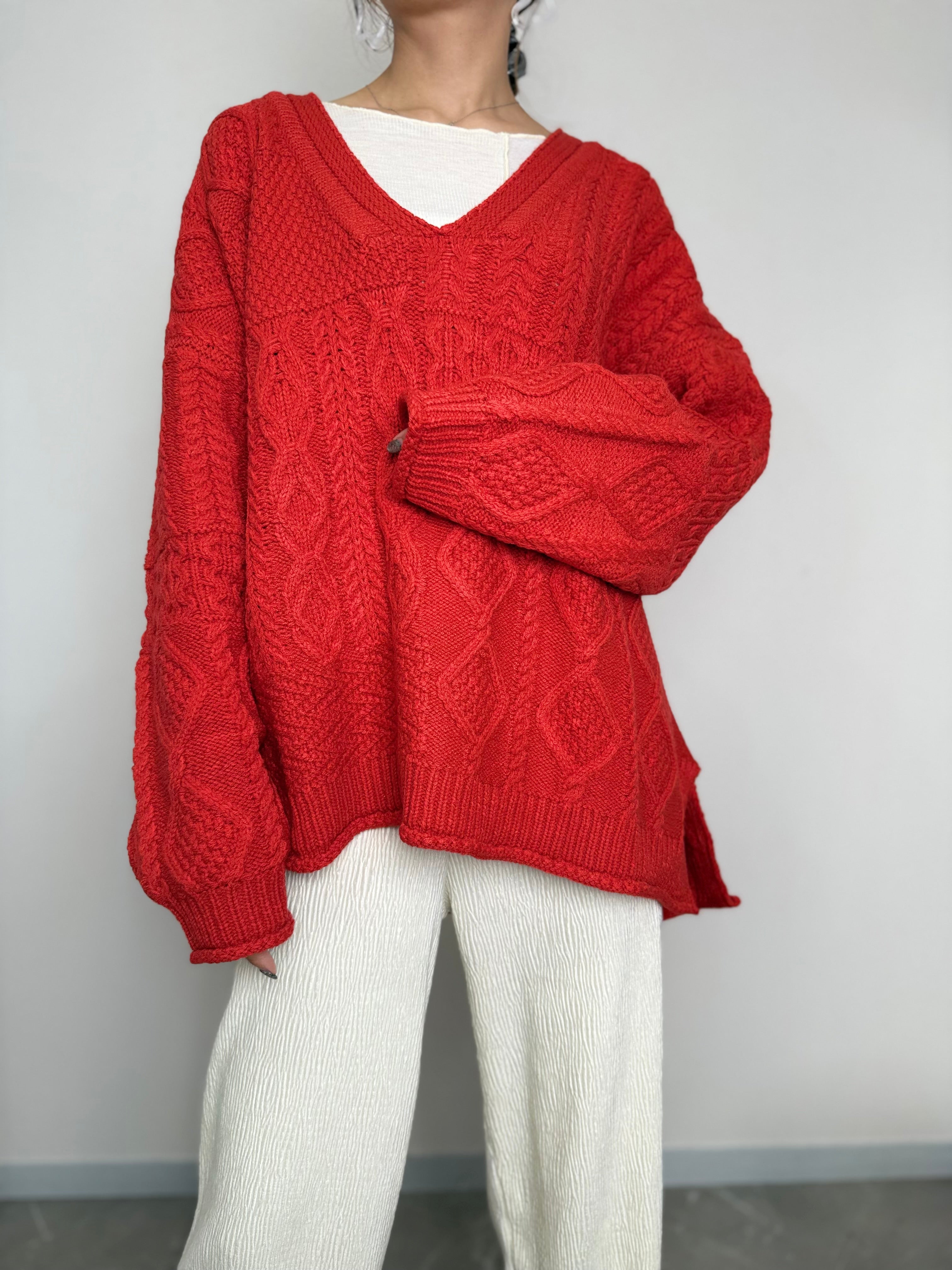 CABLE V NECK OVER KNIT