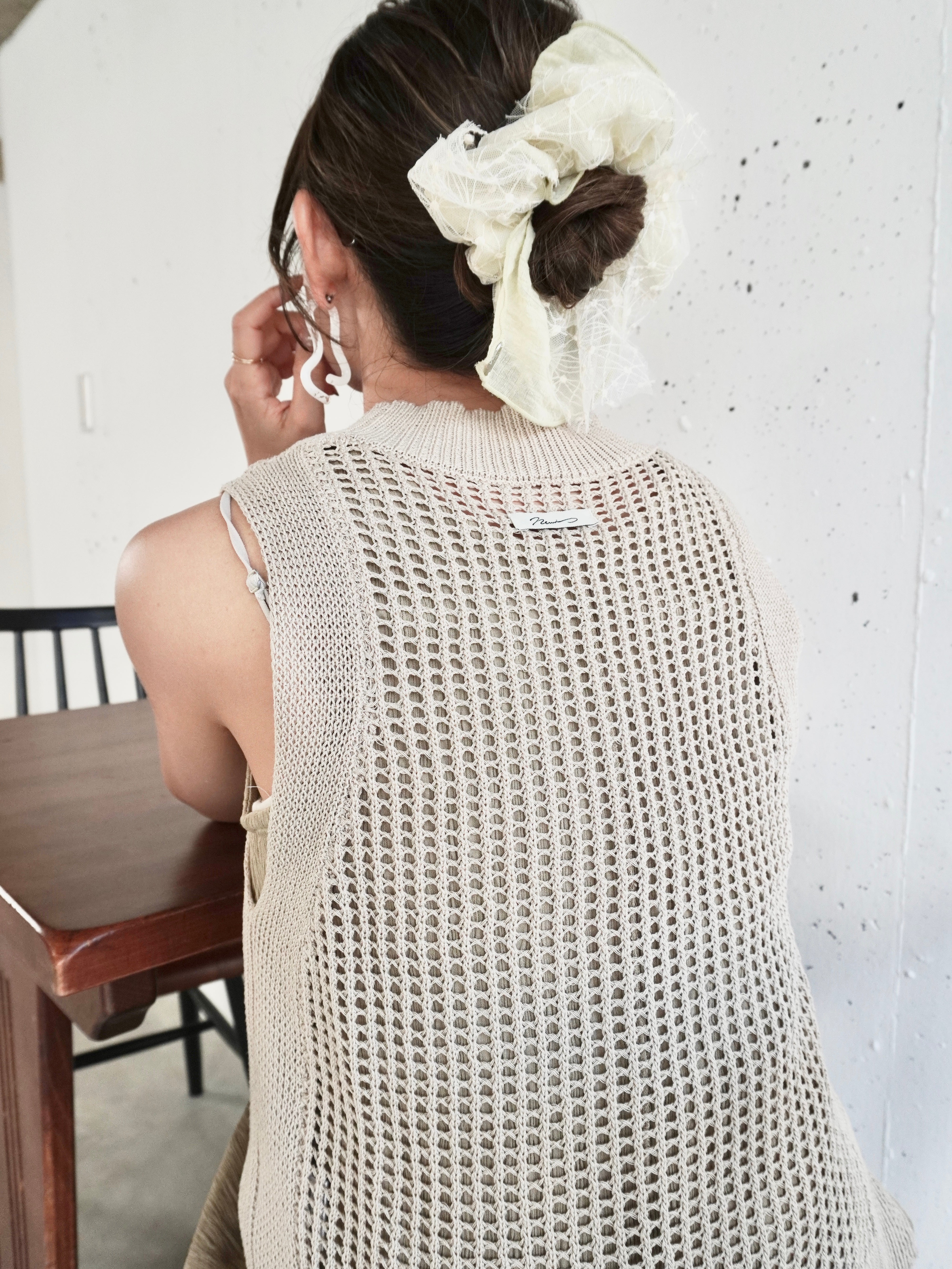 SLEEVELESS MESH KNIT TOP