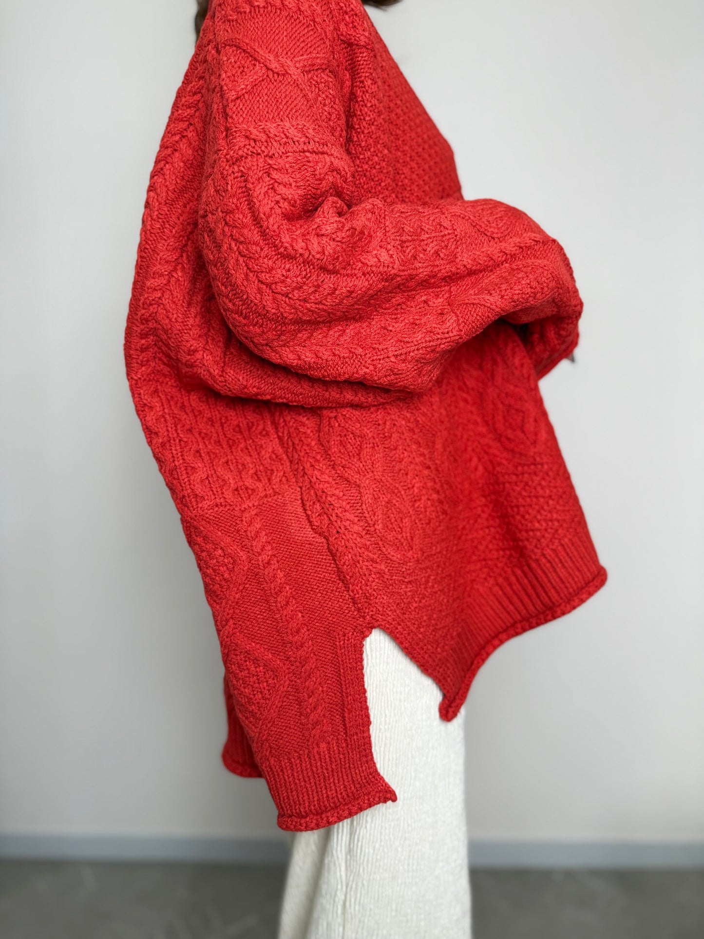 【NEW】ケーブルVネックオーバーニット