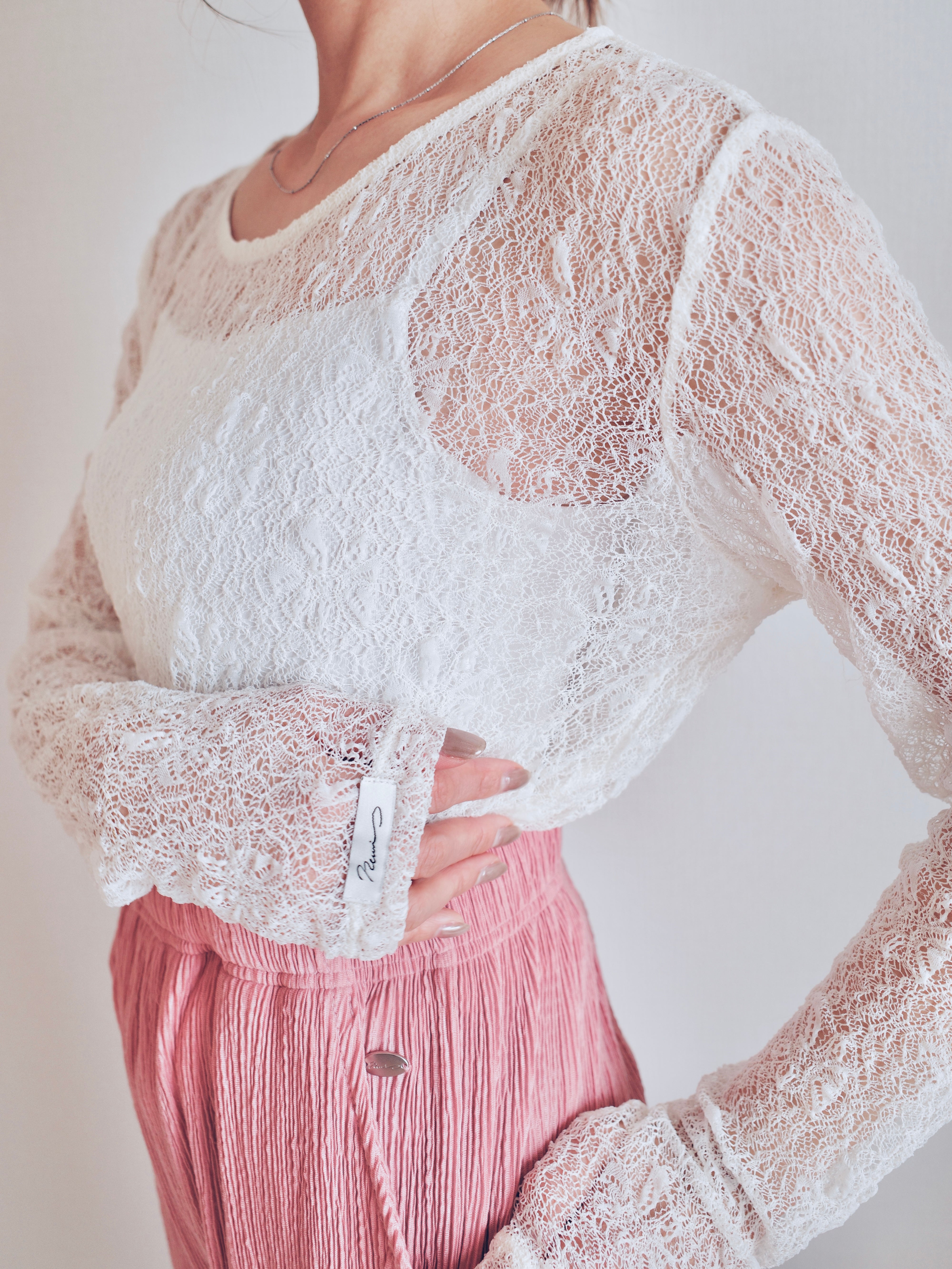 STRETCH LACE FIT TOP