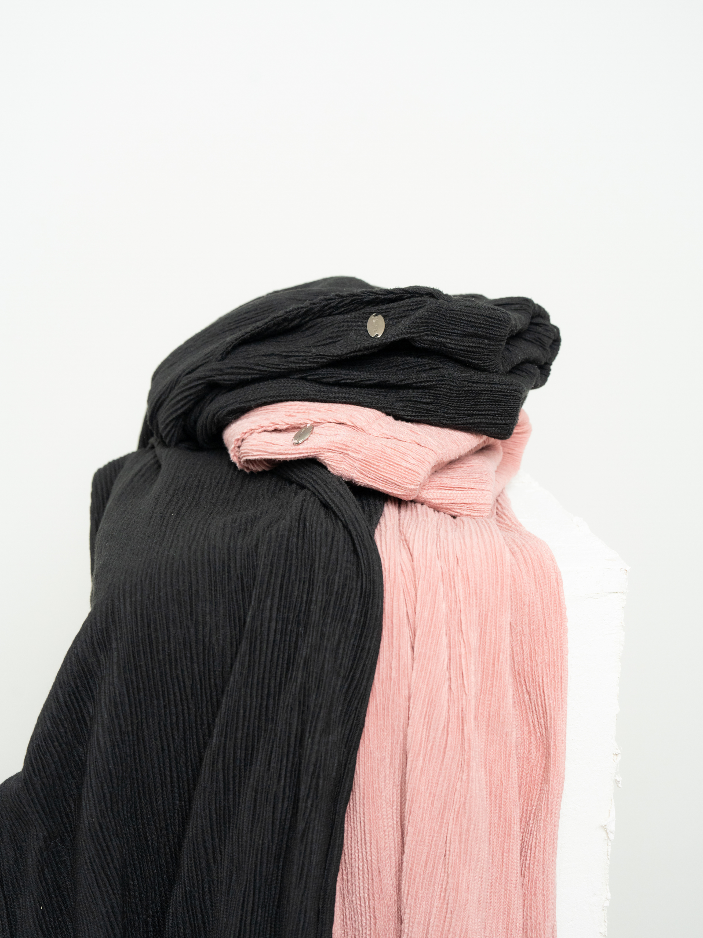 LIGHT TEXTURE STRAIGHT PANTS