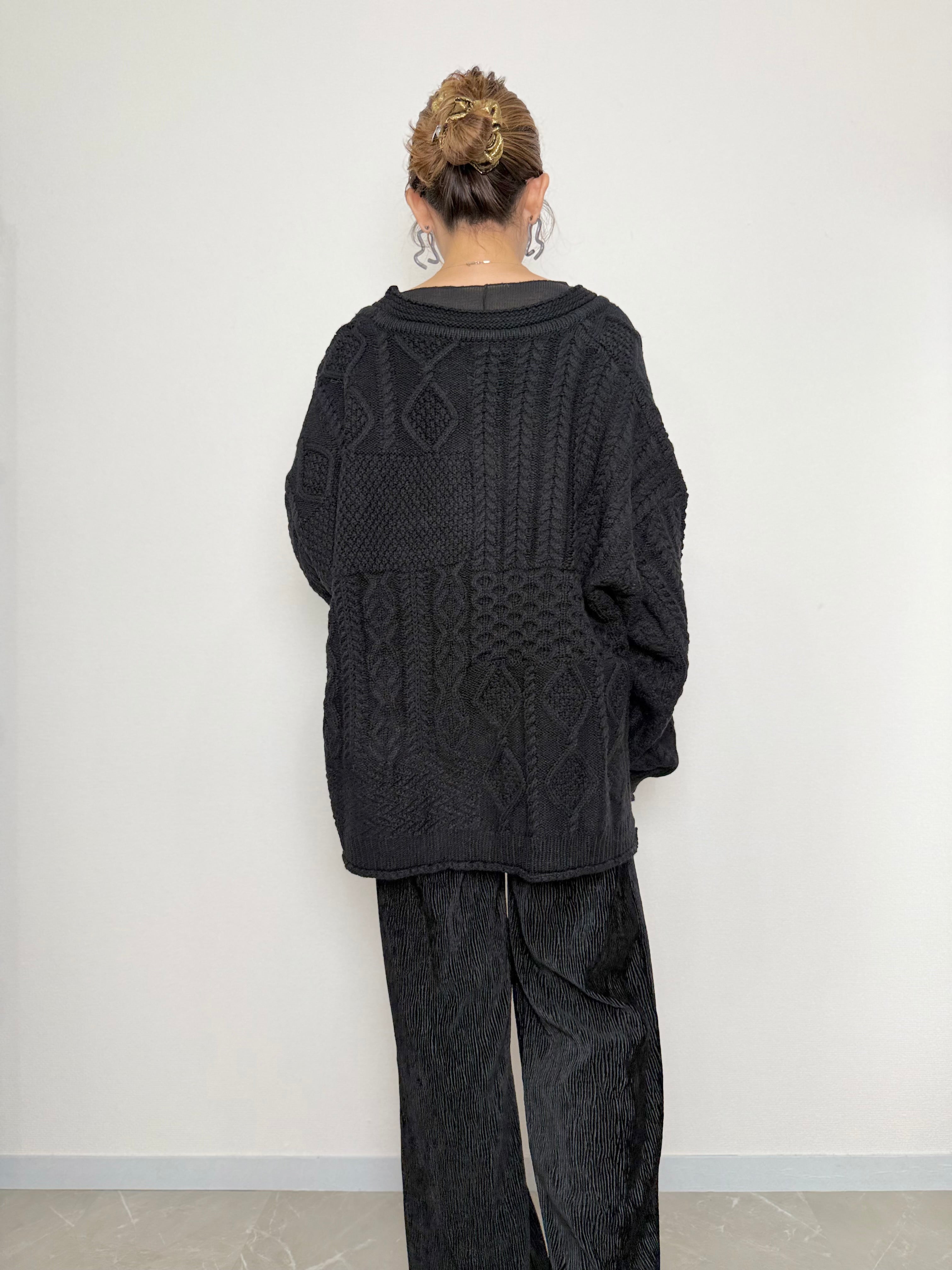 CABLE V NECK OVER KNIT