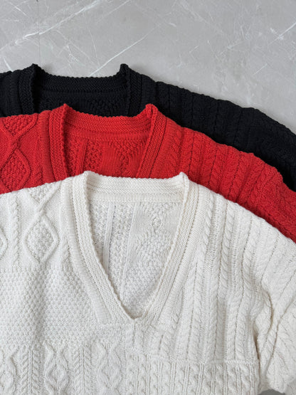 【NEW】ケーブルVネックオーバーニット