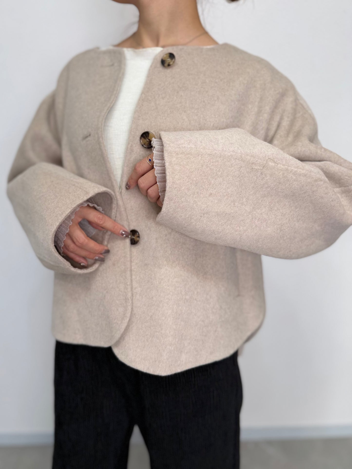 ROUND SHORT WOOL COAT