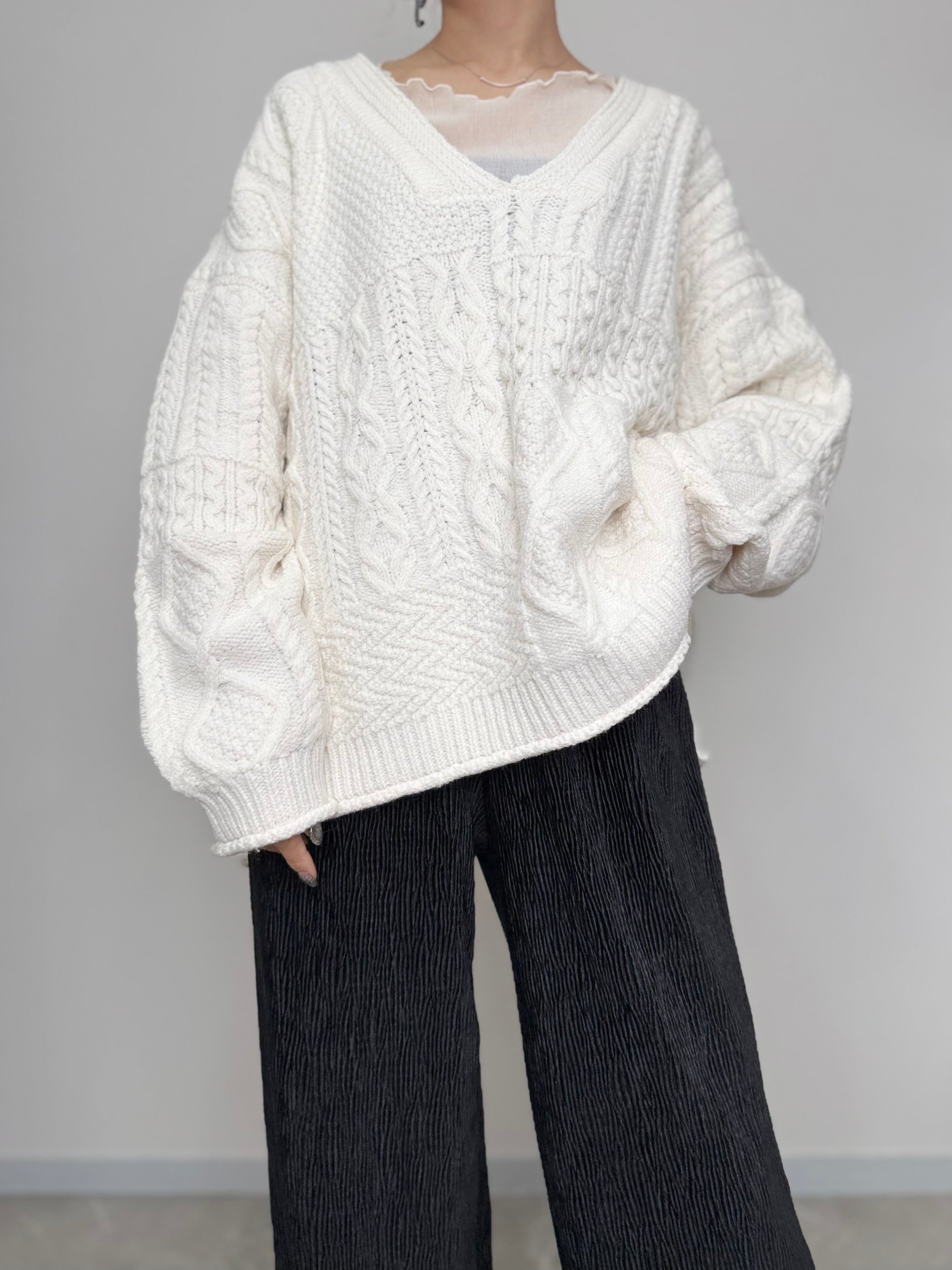 CABLE V NECK OVER KNIT