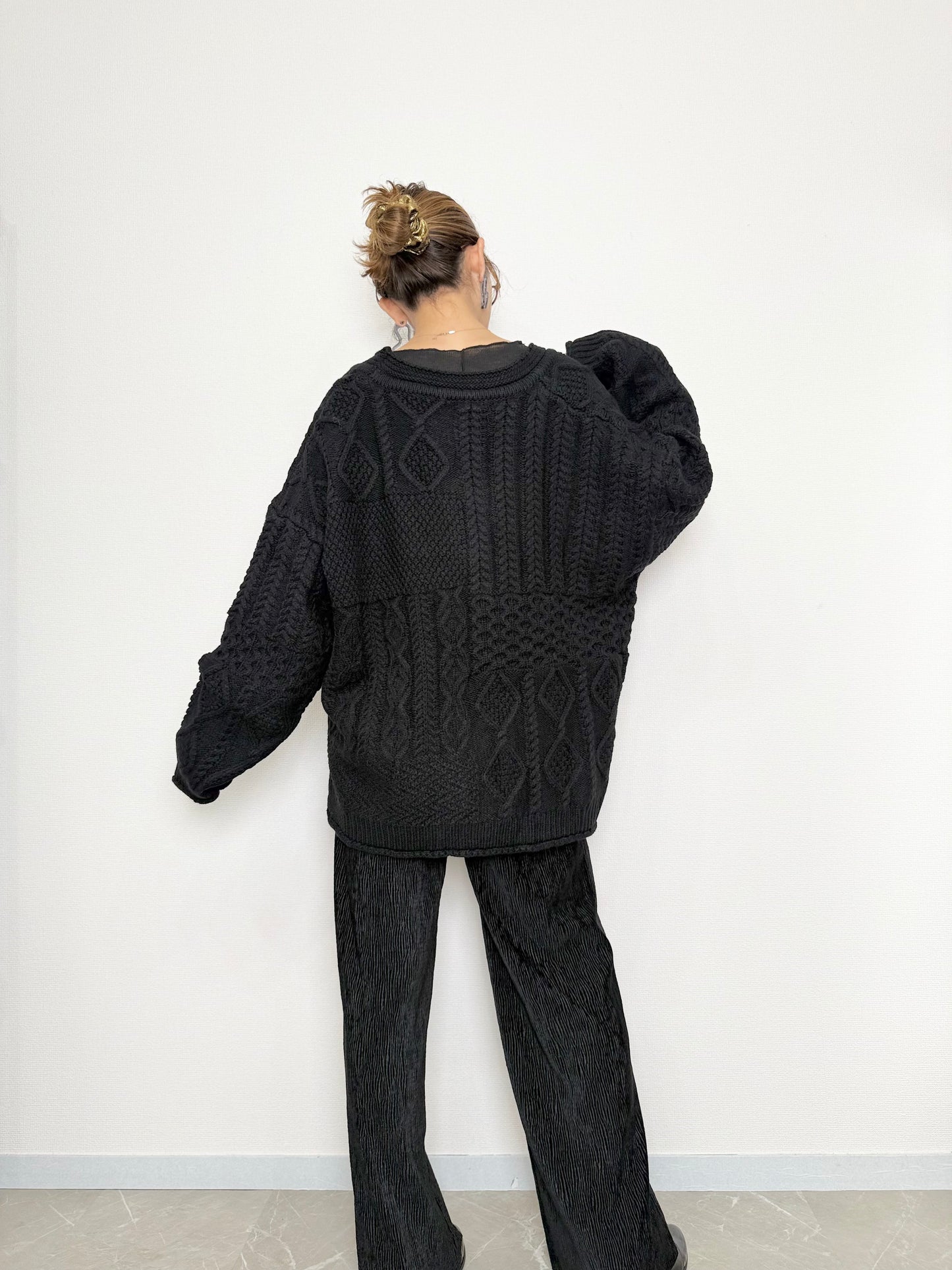 【NEW】ケーブルVネックオーバーニット