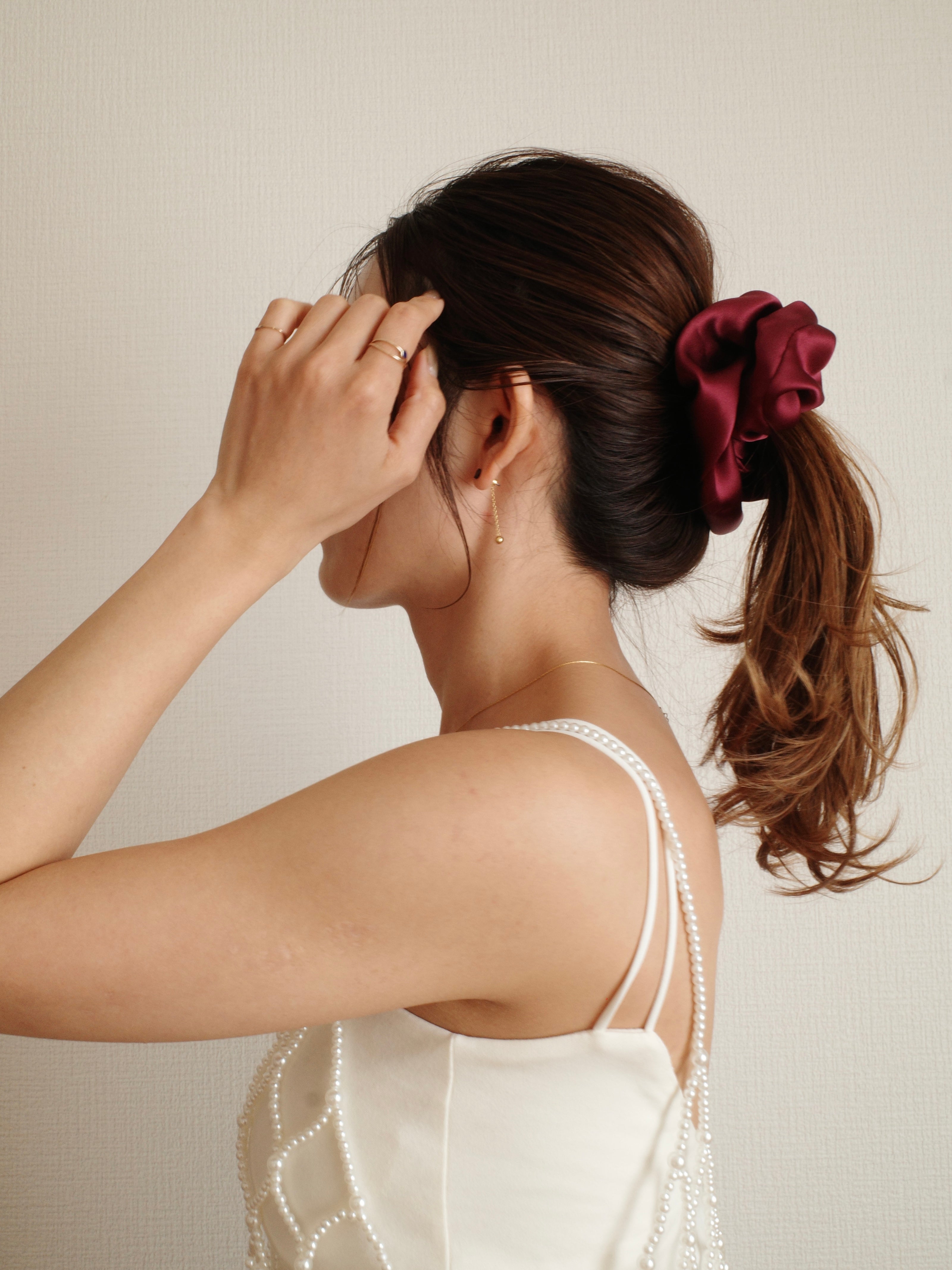 NEWI SILK PEARL SCRUNCHIE 〈CLASSIC〉