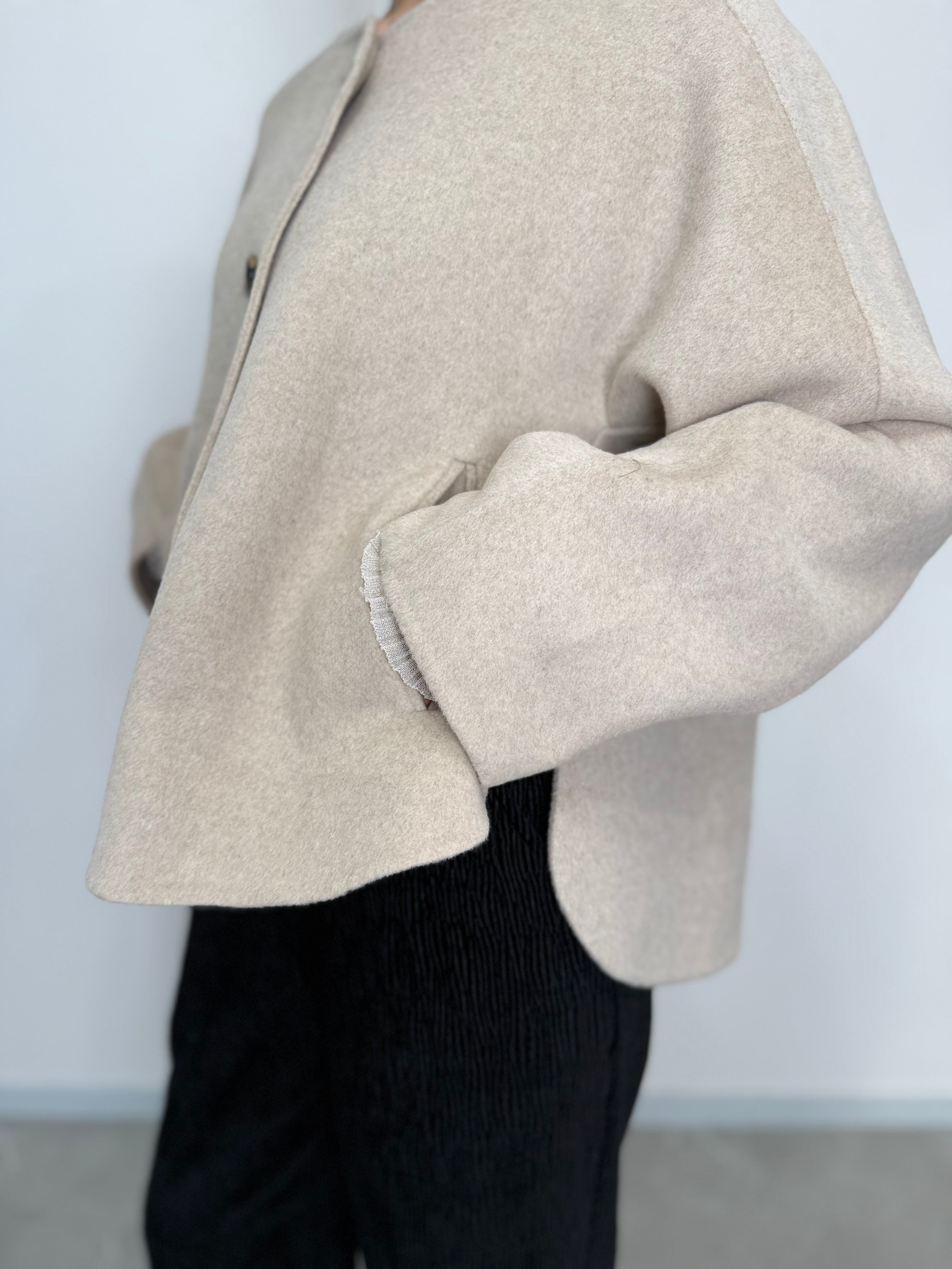 ROUND SHORT WOOL COAT