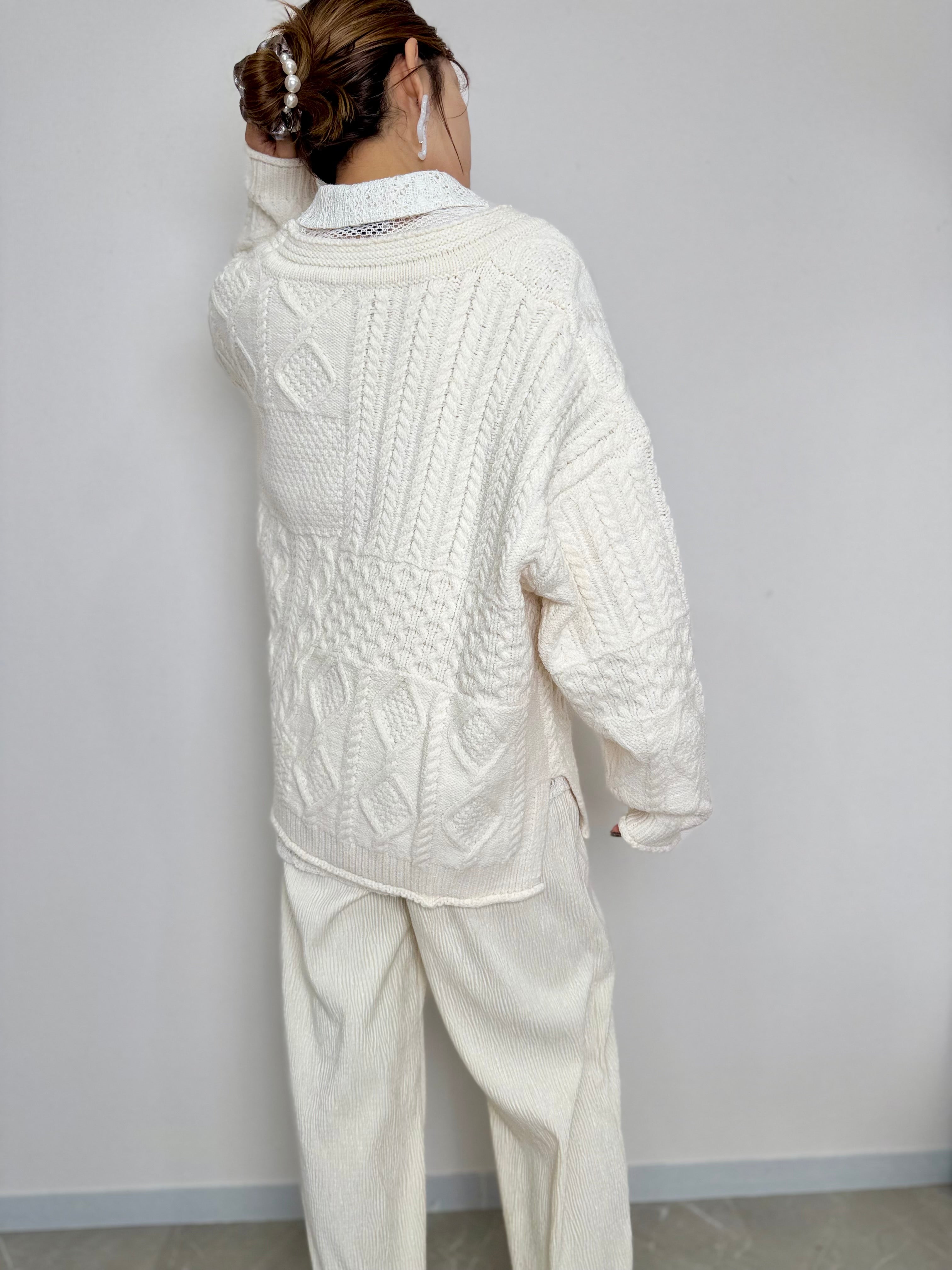 CABLE V NECK OVER KNIT