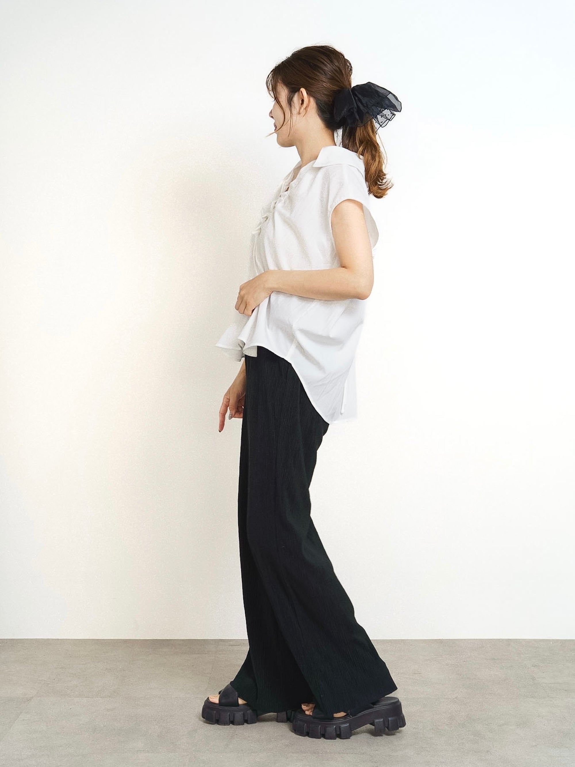 【3-SET】 SOFT FIT ASYMMETRY BRA TOP + DRAWSTRING BLOUSE + LIGHT TEXTURE STRAIGHT PANTS