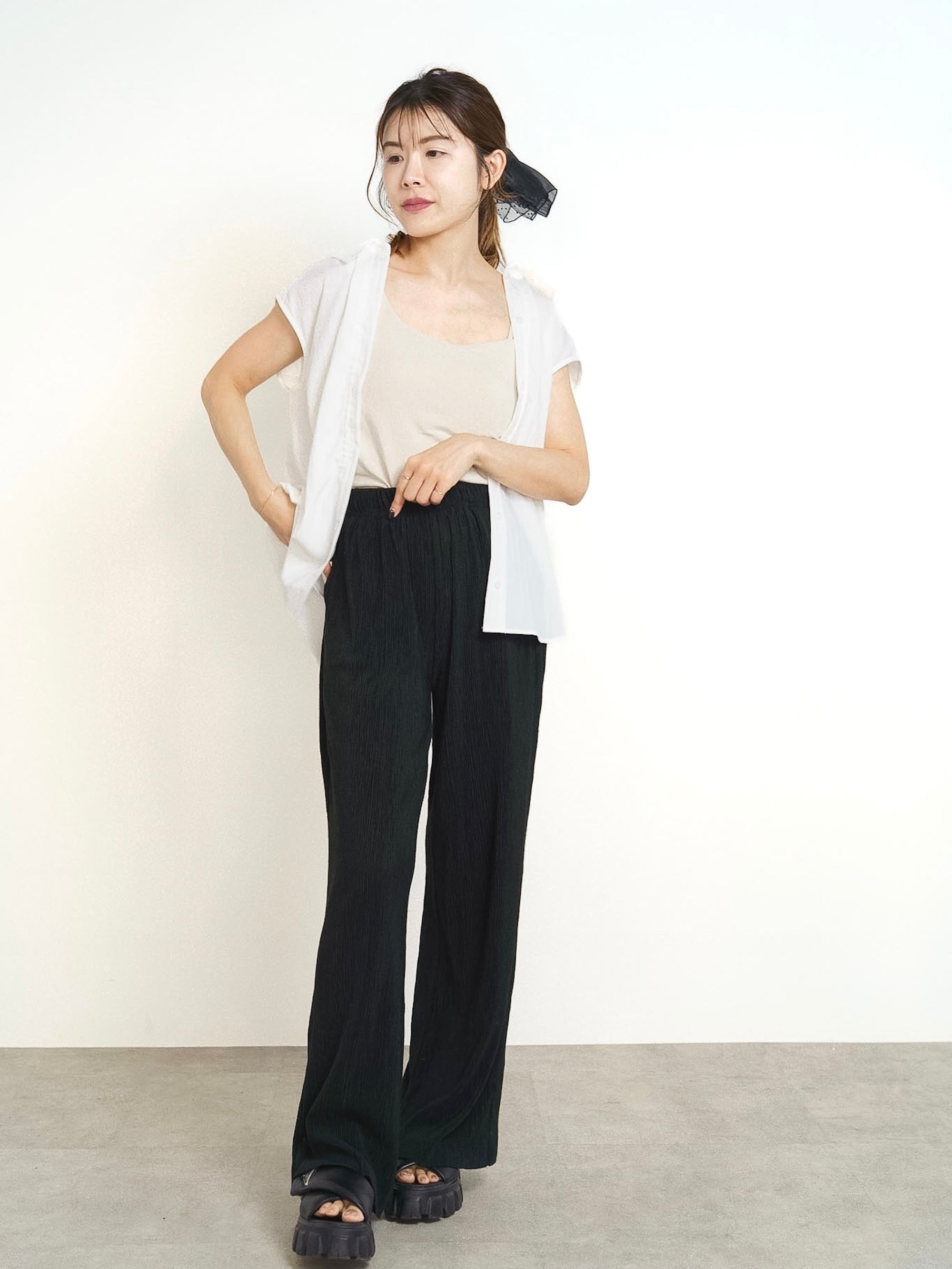 【3-SET】 SOFT FIT ASYMMETRY BRA TOP + DRAWSTRING BLOUSE + LIGHT TEXTURE STRAIGHT PANTS