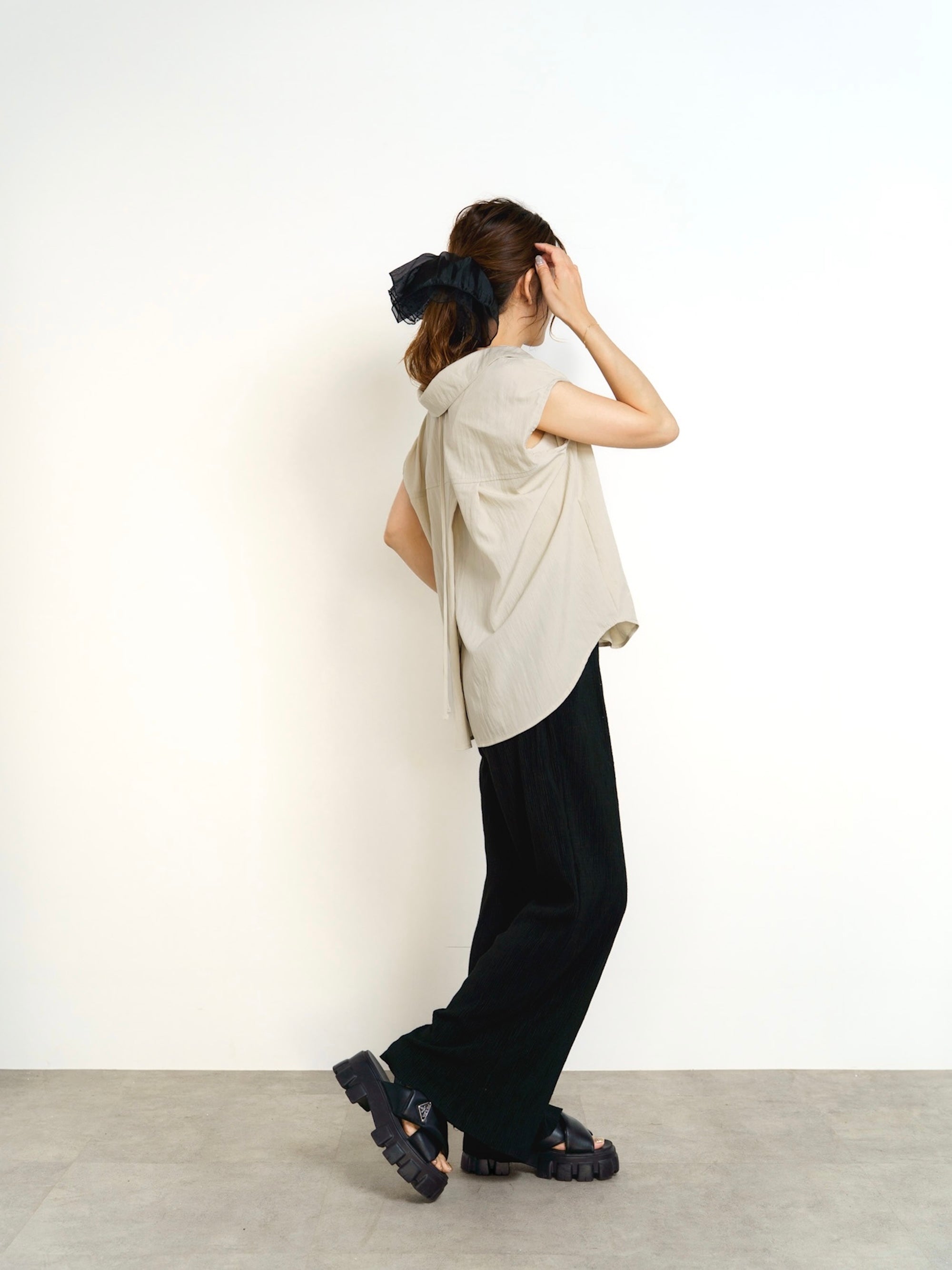 【3-SET】 SOFT FIT ASYMMETRY BRA TOP + DRAWSTRING BLOUSE + LIGHT TEXTURE STRAIGHT PANTS